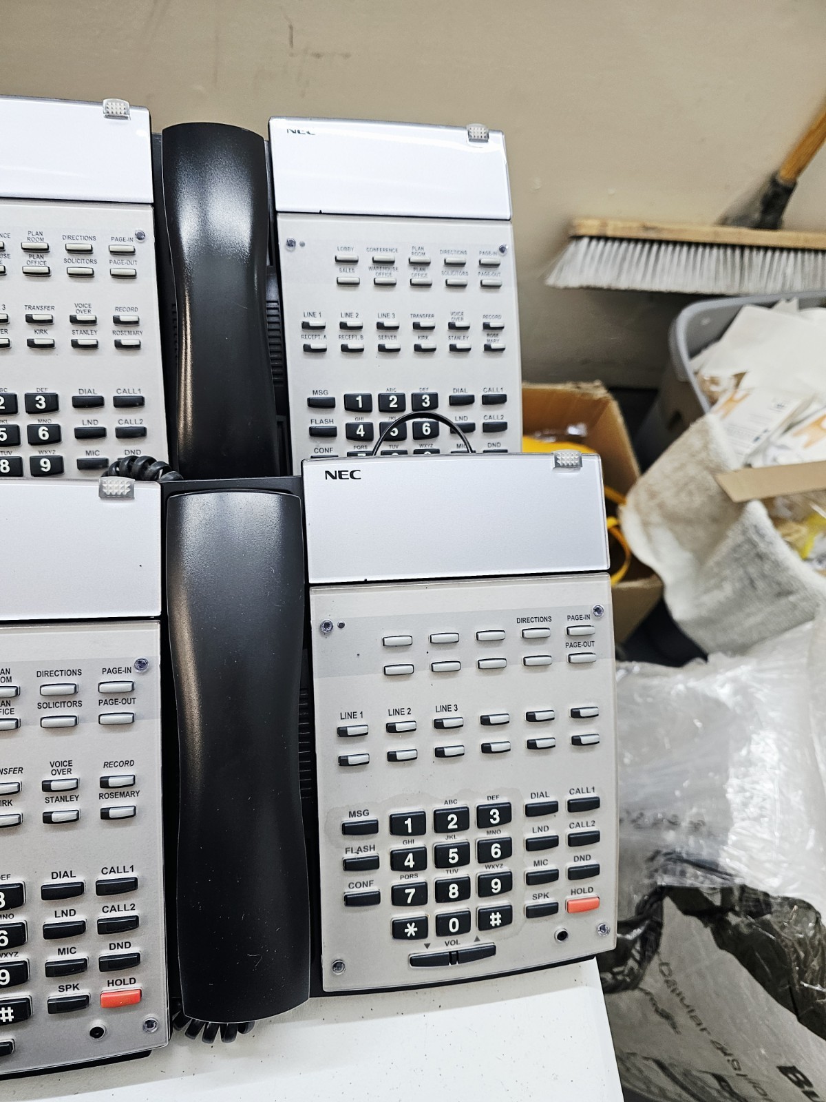 2004 NEC Aspire IP1NA-KSU-S1 System w/ 8hr Intra Mail & 14 Phones – From Working