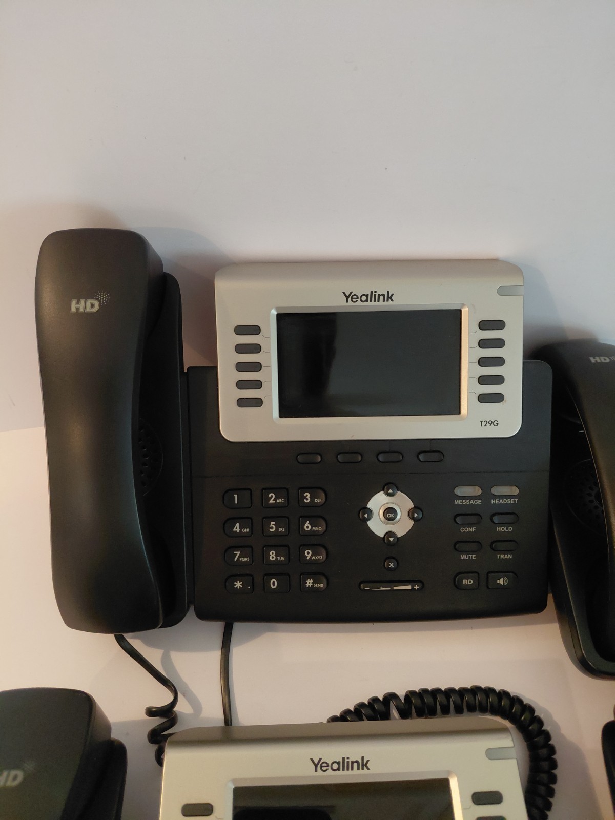 Lot of 4 Yealink Model SIP-T29G Gigabit IP Phones With Handsets & Power Tested