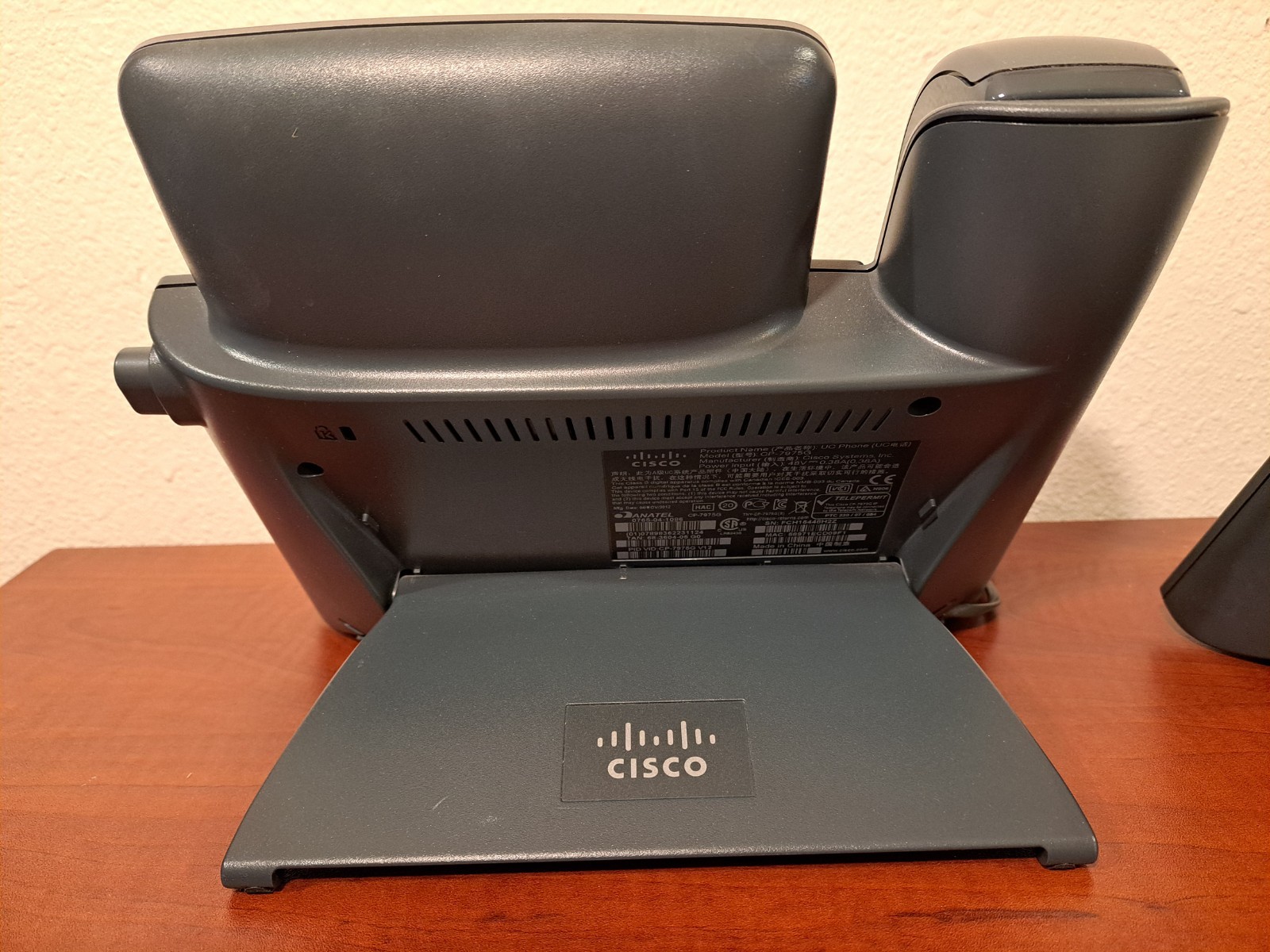 Lot of 2 CISCO VOIP IP Office Phones CP-7975G & CP-7965G w Stands & Handsets