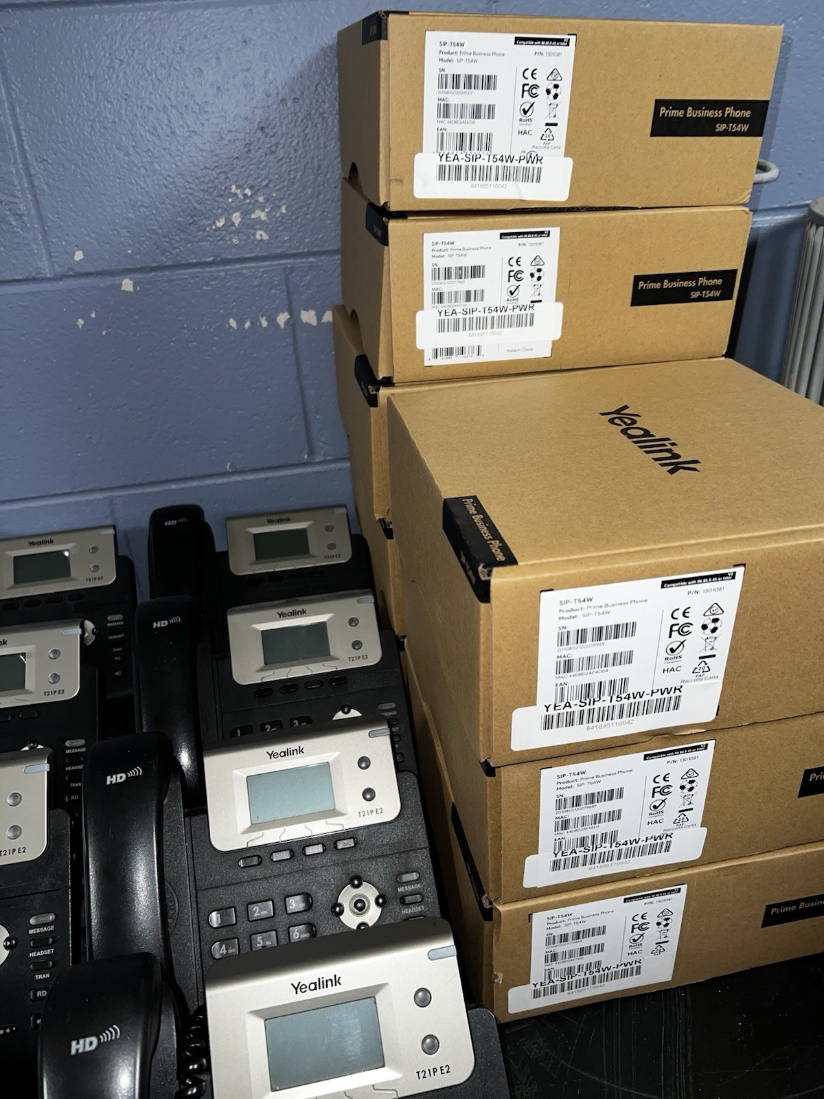 Yealink SIP-T21P E2 LCD HD Voice Dual-line Entry Level IP Phone Lot of 8