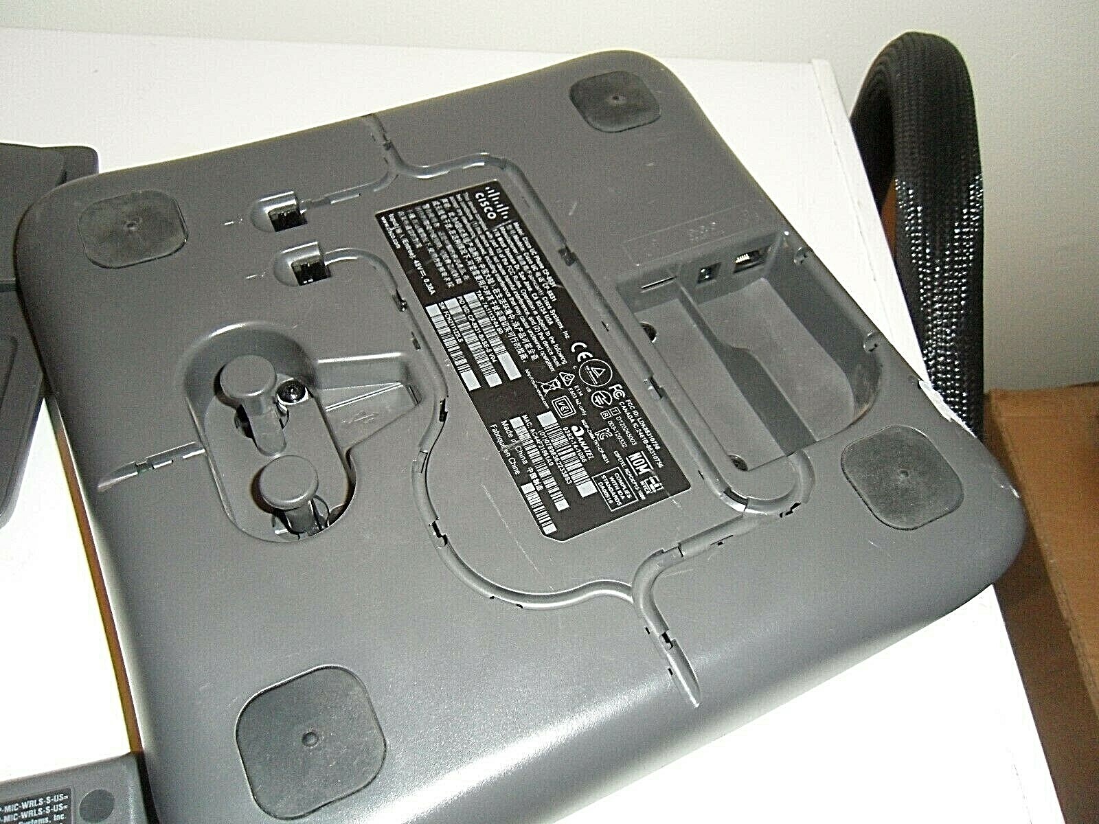 Cisco CP-8831-MIC-WRLS kit with base PHONE
