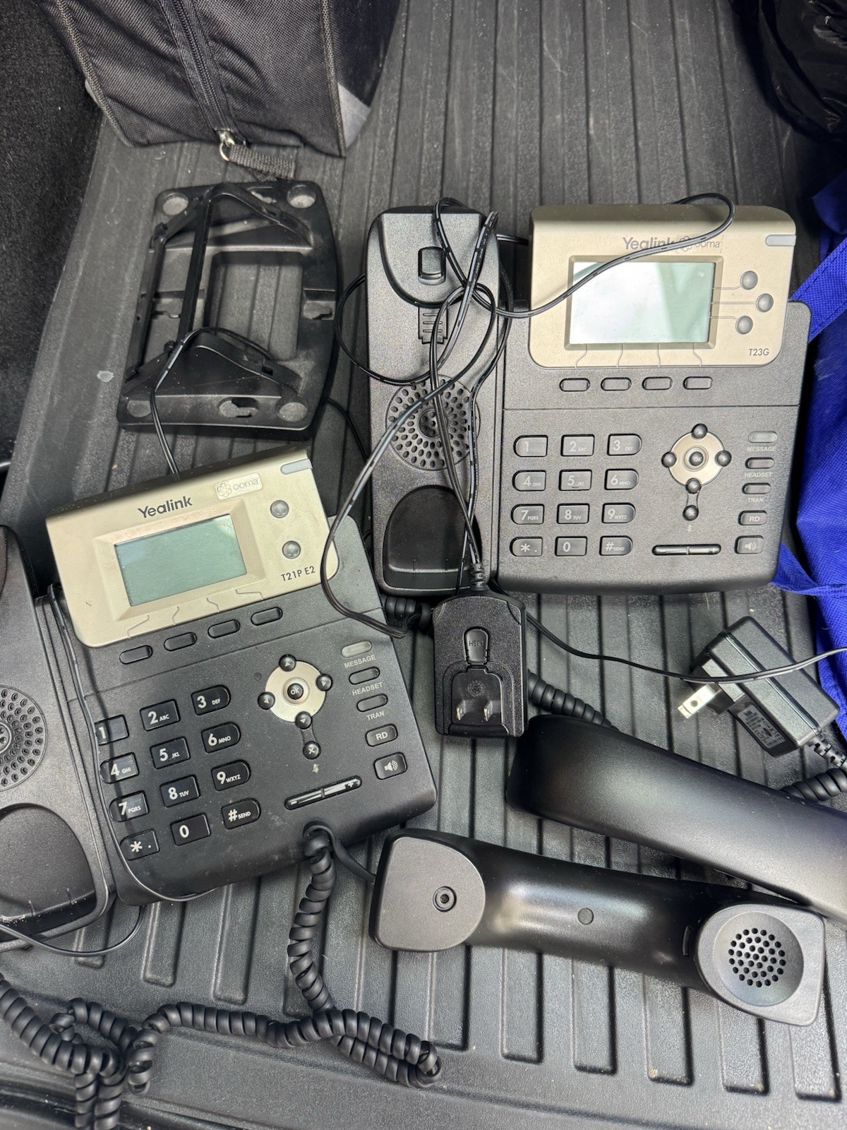 Yealink T23G IP Phone, 3 Lines 2.8-Inch Graphical LCD. Dual-Port 10/100 Ethernet