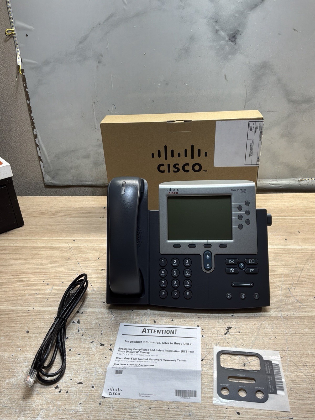 Brand New Cisco 7962G Unified IP Phone CP-7962G (6 Line) /JUA3695