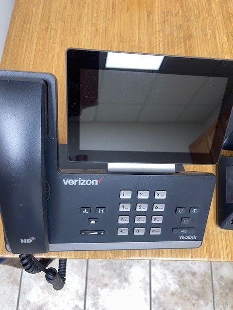 YeaLink SIP-T57W IP PoE Phone, Touch Screen, Tested w/ Stand