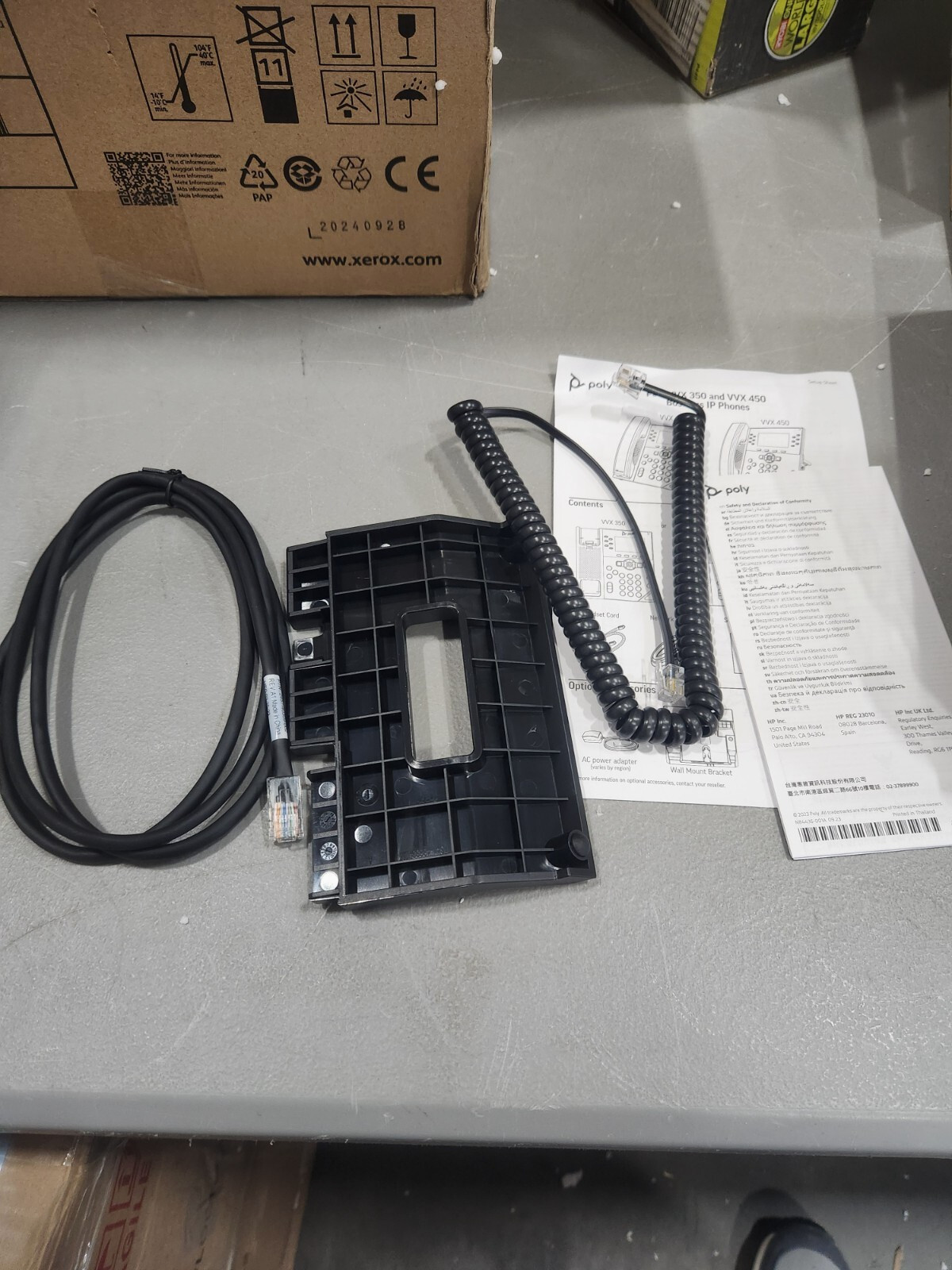 Poly VVX 350 IP Phone Corded Corded Desktop Wall Mountable Black 89B68AA