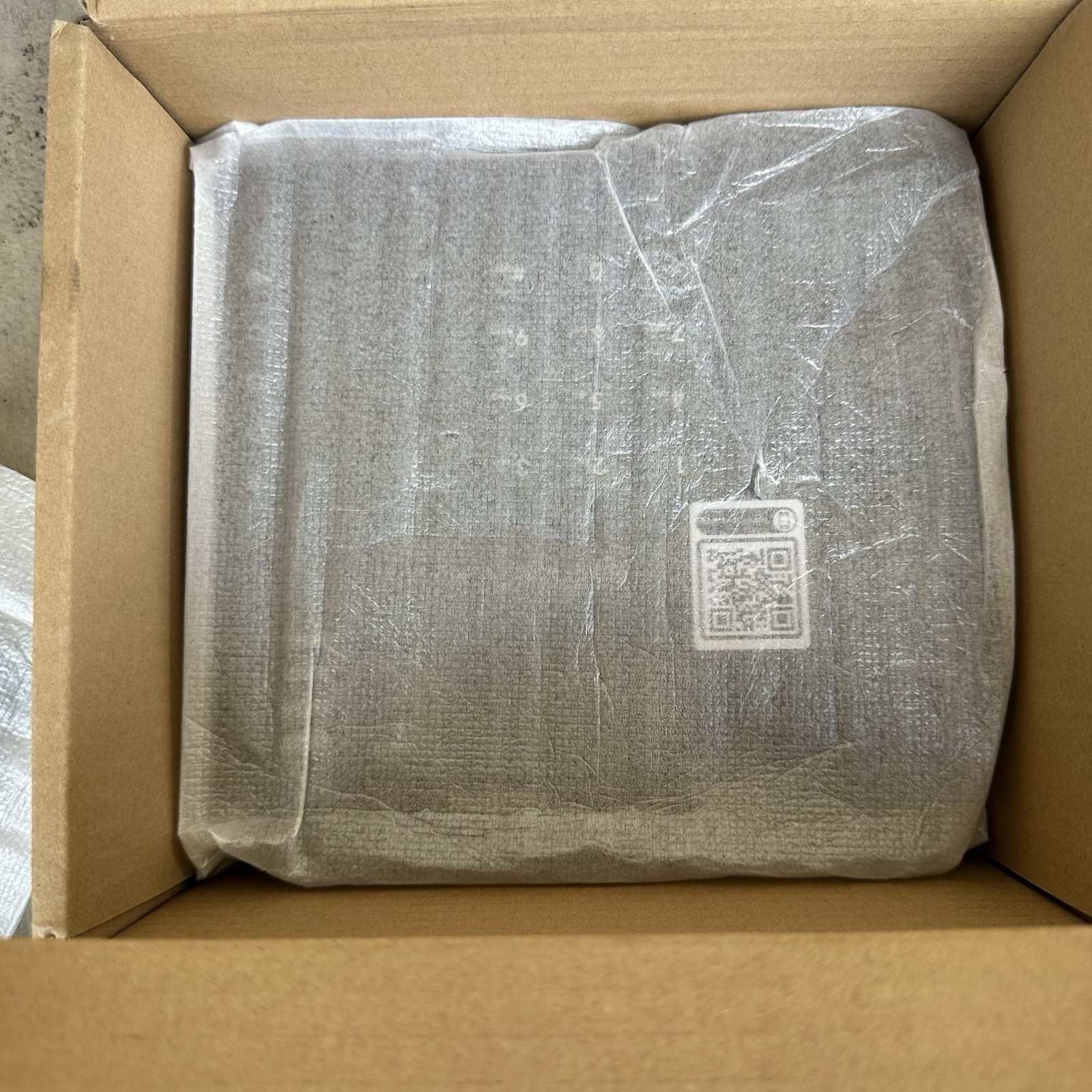 Yealink SIP-T33G IP Phone New in Box -4 VoIP Lines 2.4” Color Gigabit Ports NEW