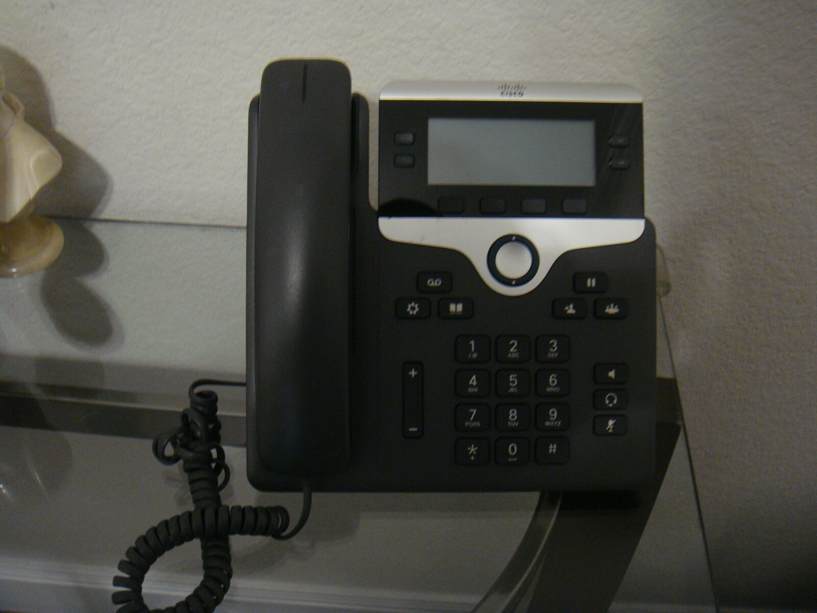 LOT OF 7 Cisco CP-8851 LCD Color VoIP Business Phone W/ STANDS ***LOT OF 7***