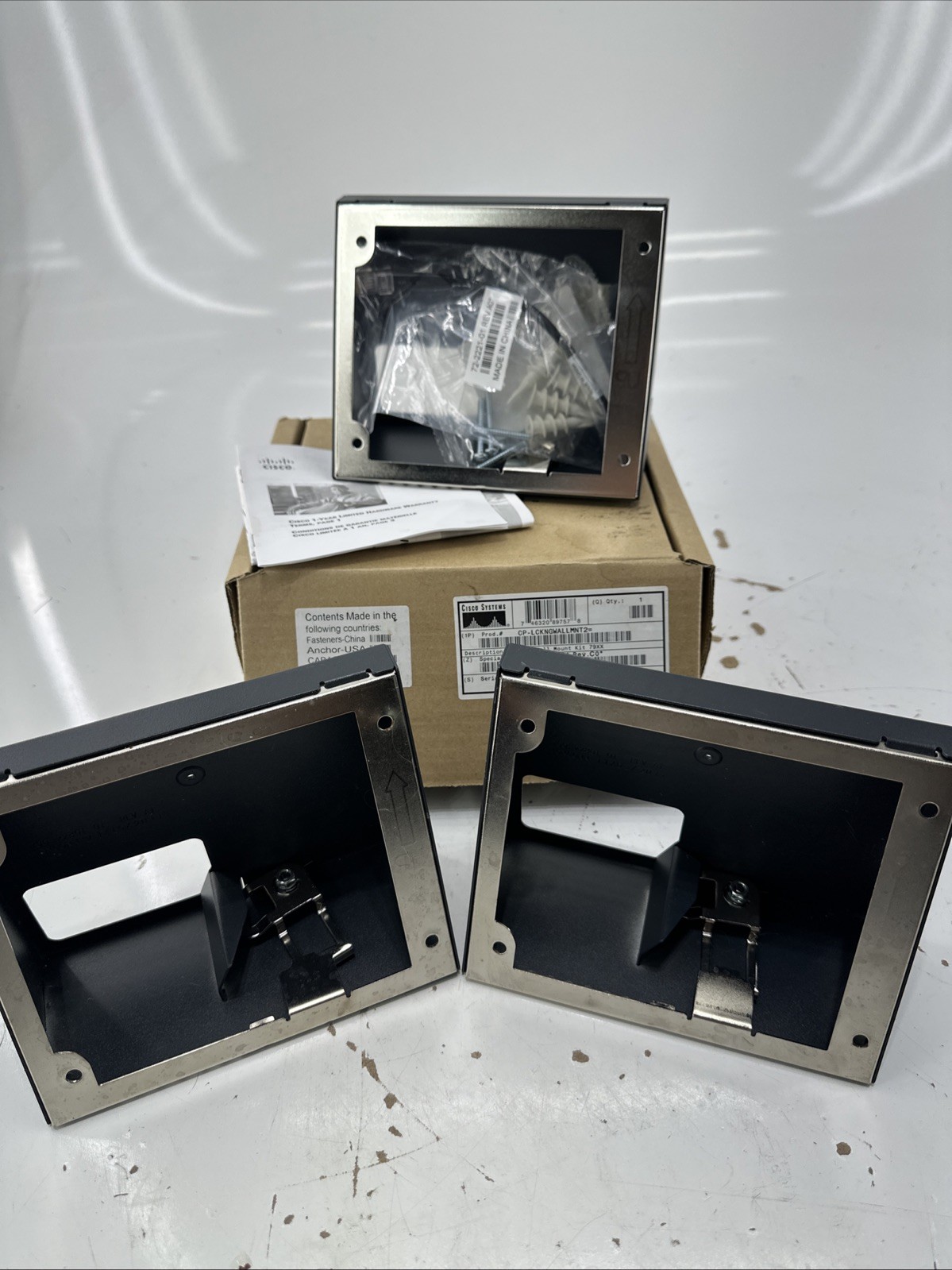 1 Cisco CP-LCKNGWALLMNT2 Universal Locking Wall Mount Kit For 7900 Phone 2 Used