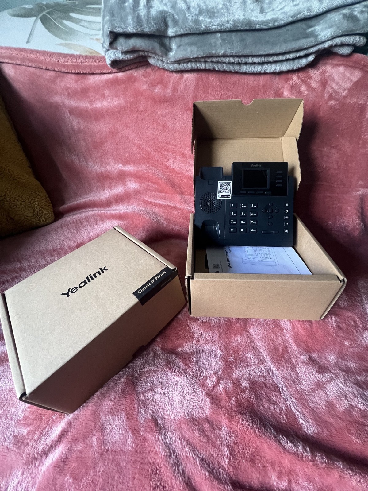 Yealink SIP-T34W Classic IP Phone Dual-Port Gigabit Ethernet NEVER USED