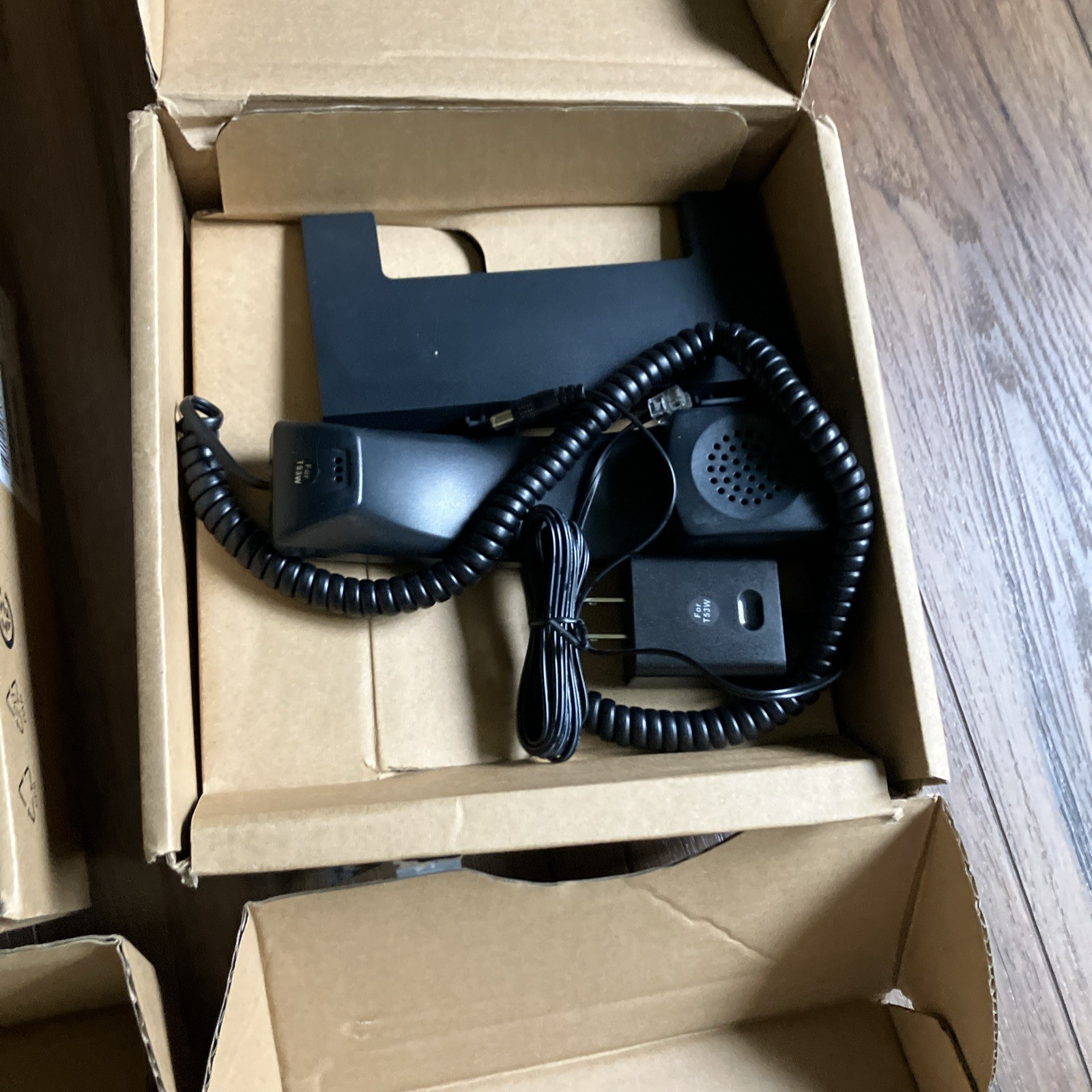 Yealink Verizon SIP-T53W Prime Business Phone Lot of 4 w/ Stands T53W