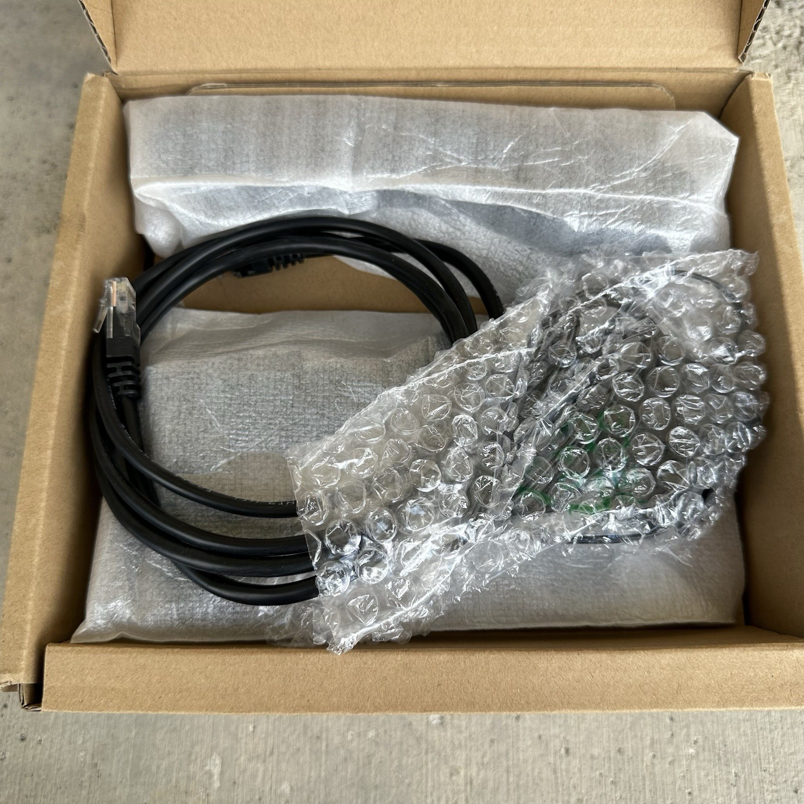 Yealink SIP-T33G IP Phone New in Box -4 VoIP Lines 2.4” Color Gigabit Ports NEW