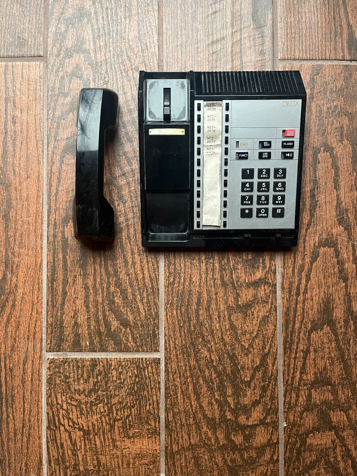 Delta phone hek-eb-300ihf-ext-bk
