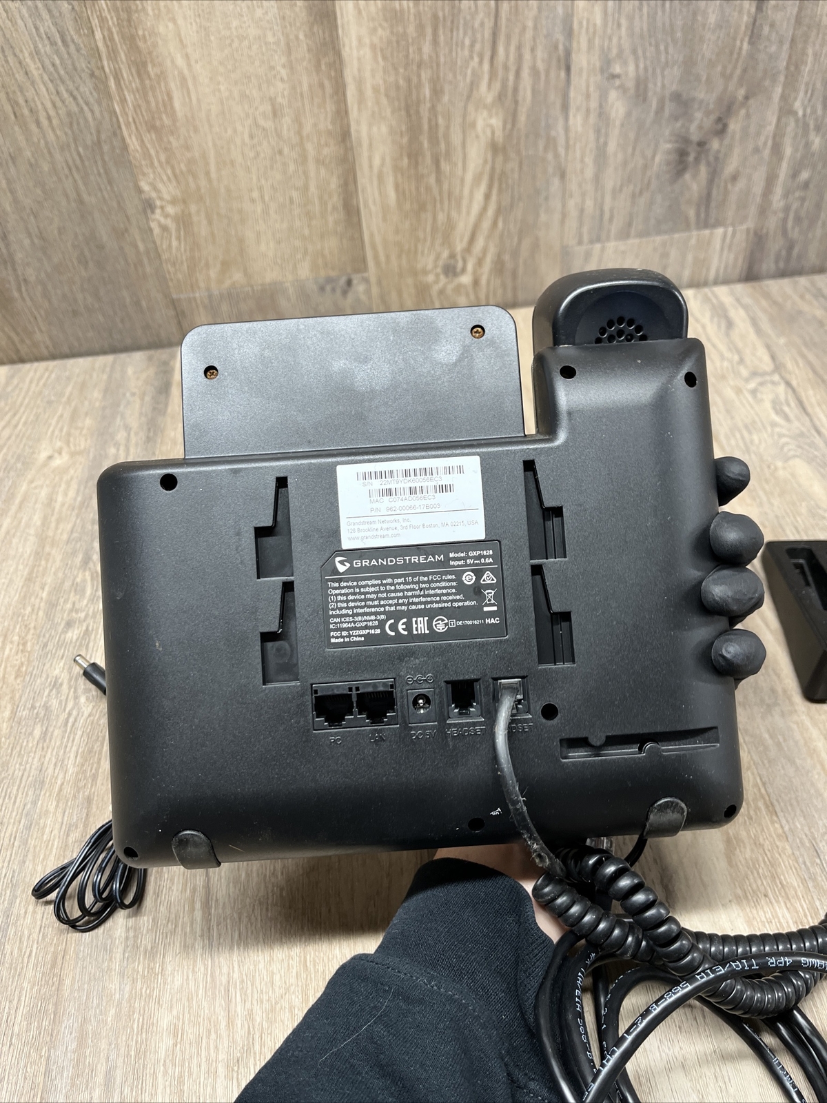 Grandstream GXP1628 Small to Medium Business HD IP Phone LCD Display – Charcoal-