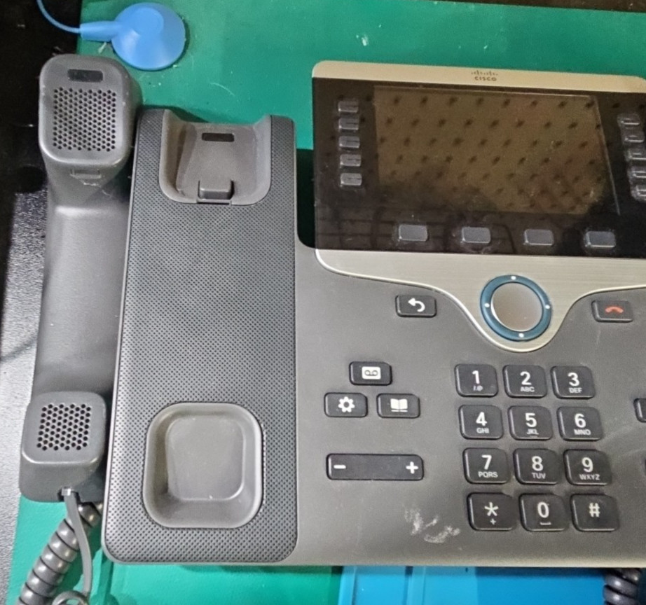 LOT 3 Cisco CP-8851 IP Phones CP-8851-K9 Cord & Handset FOR PARTS OR REPAIR