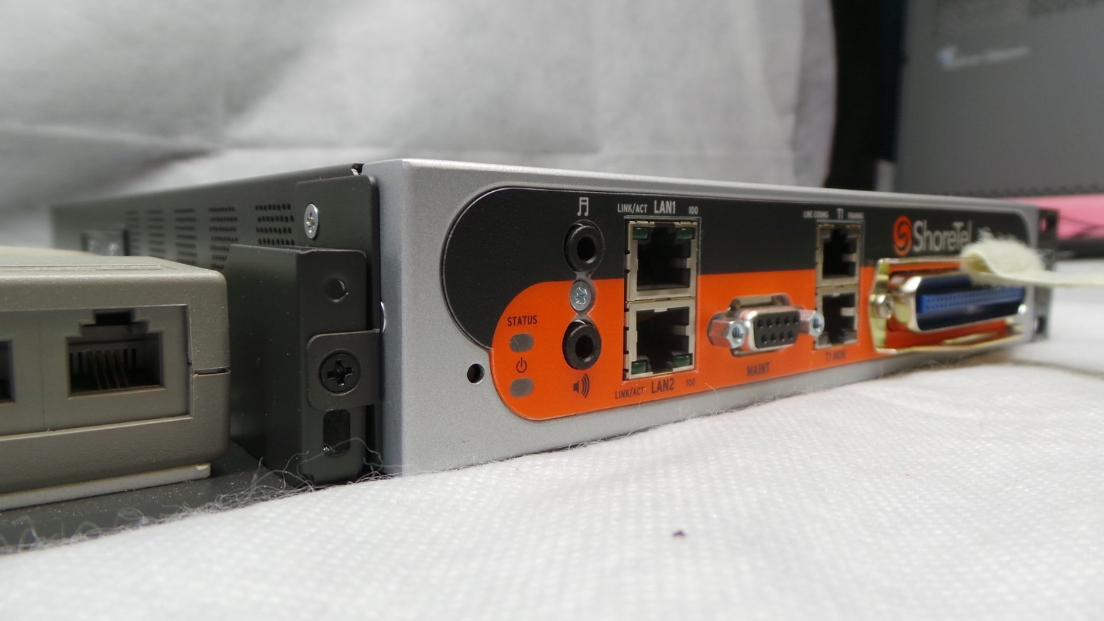 ShoreTel Shoregear 220T1A Voice Switch (SG-220T1A)