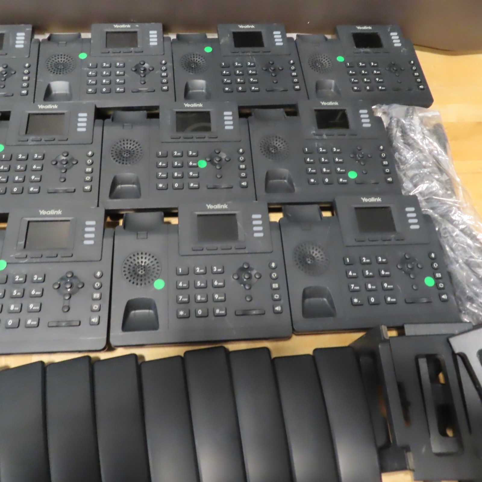 10x Yealink YEA-SIP-T33G Gigabit Color IP Phone with POE and 3-Inch LCD Scratchd