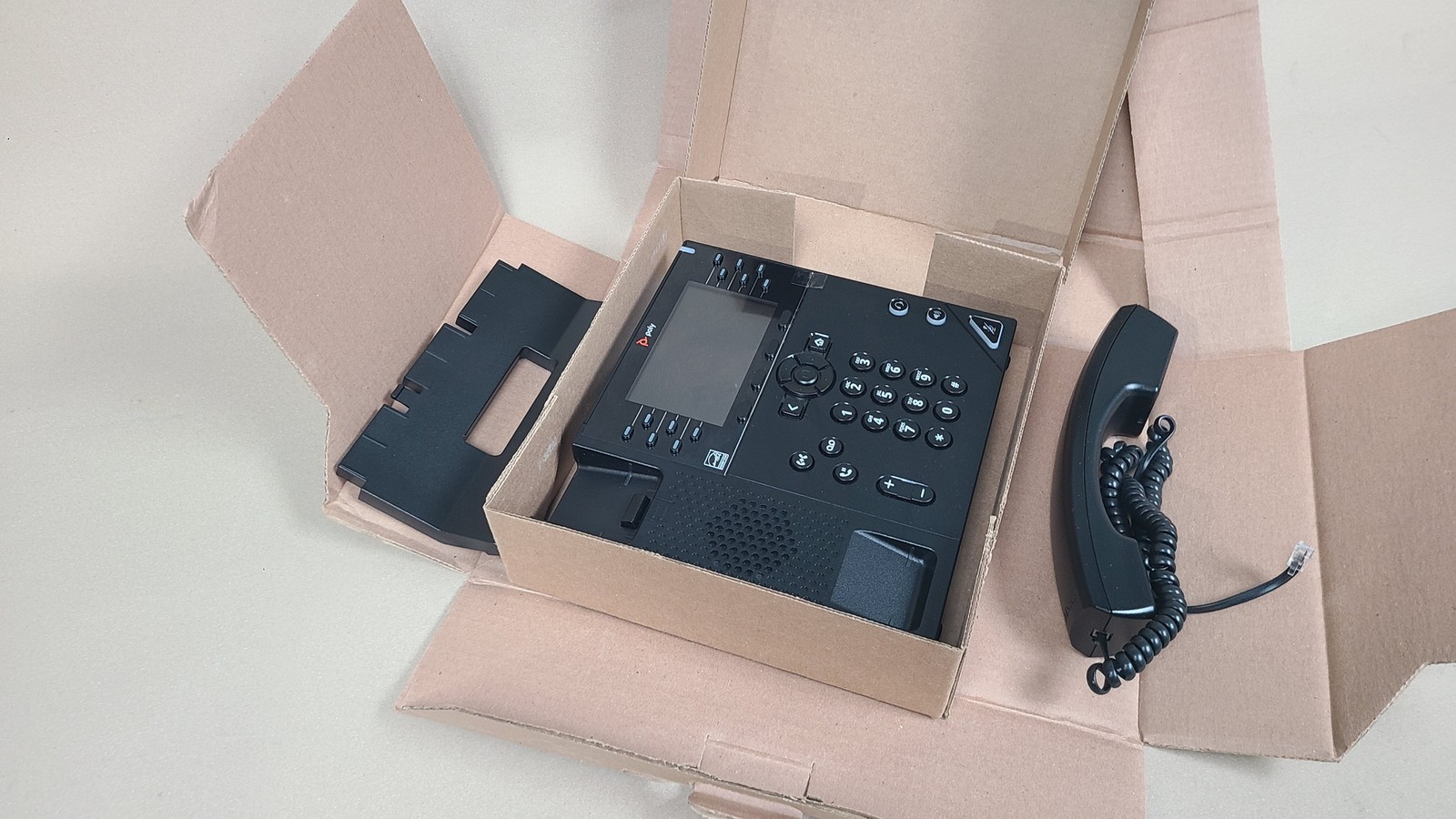 Polycom VVX450 12-Line 4.3″ Color LCD IP Phone with Power Supply 2200-48840-101