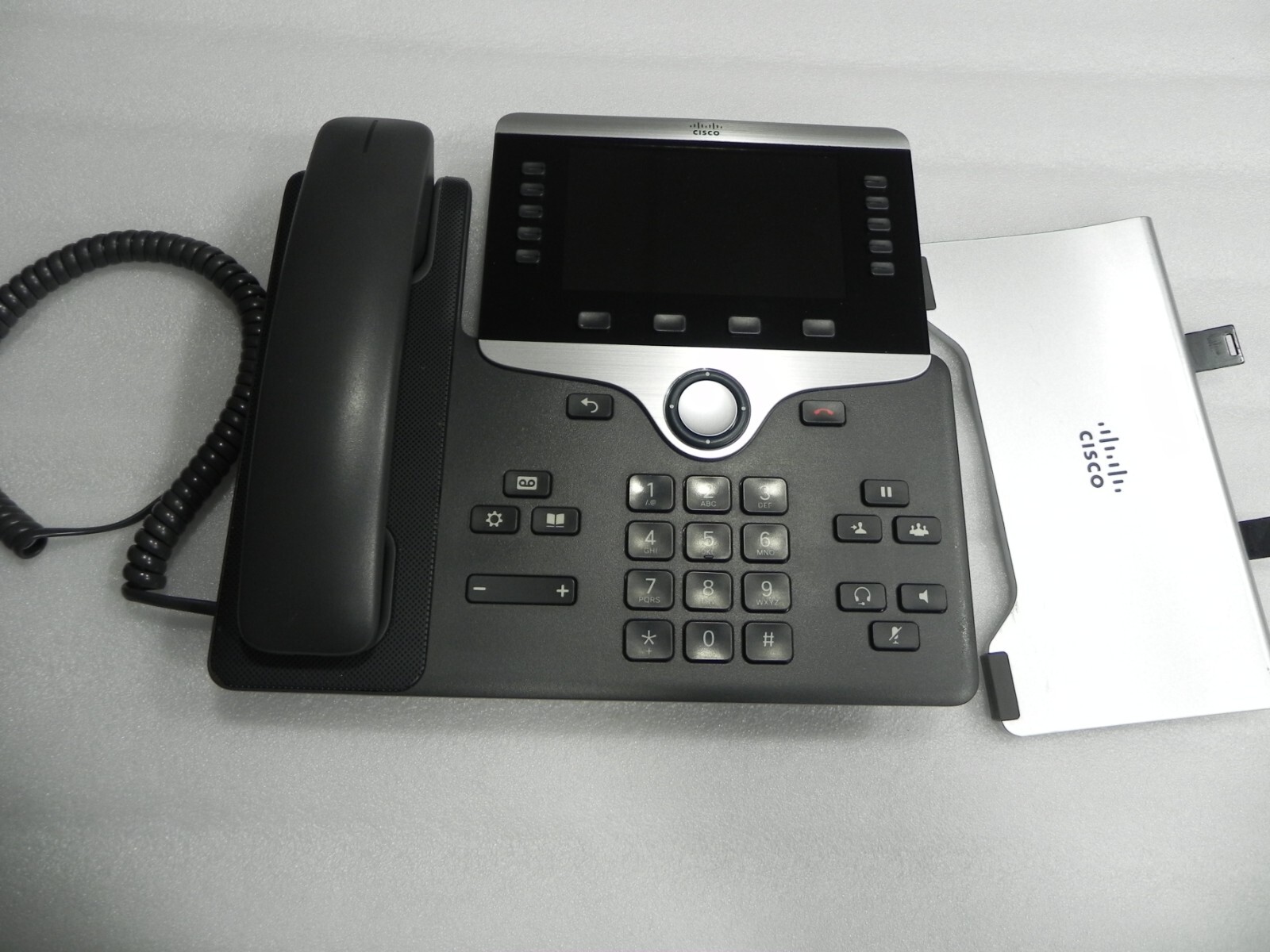 lot of 9 Cisco CP-8841 IP Phone VOIP with stands CP-8841-K9 V02 color screen