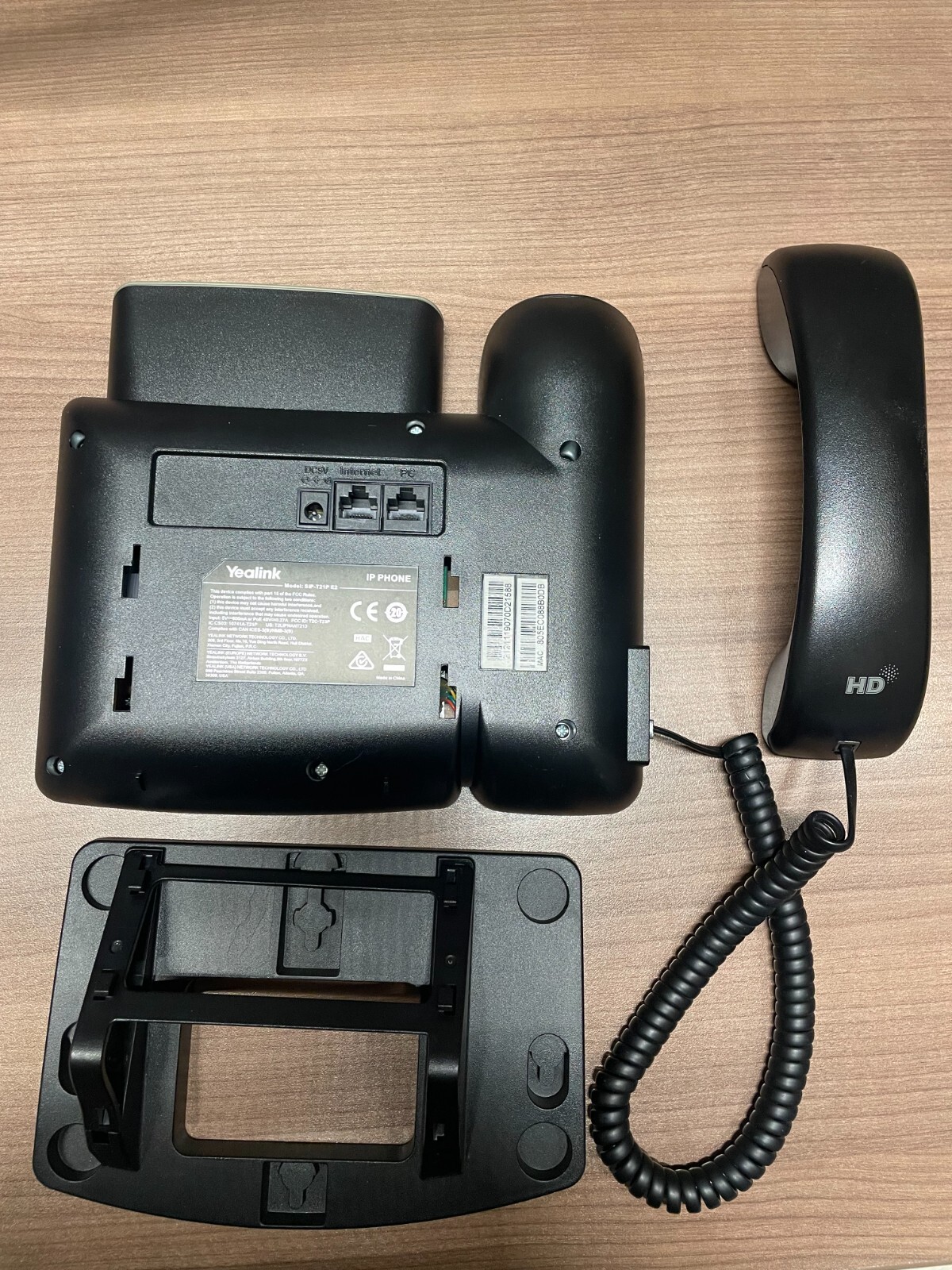 LOT 2. Yealink SIP-T21P E2 IP Business VOIP Phone with Stand. Clean!