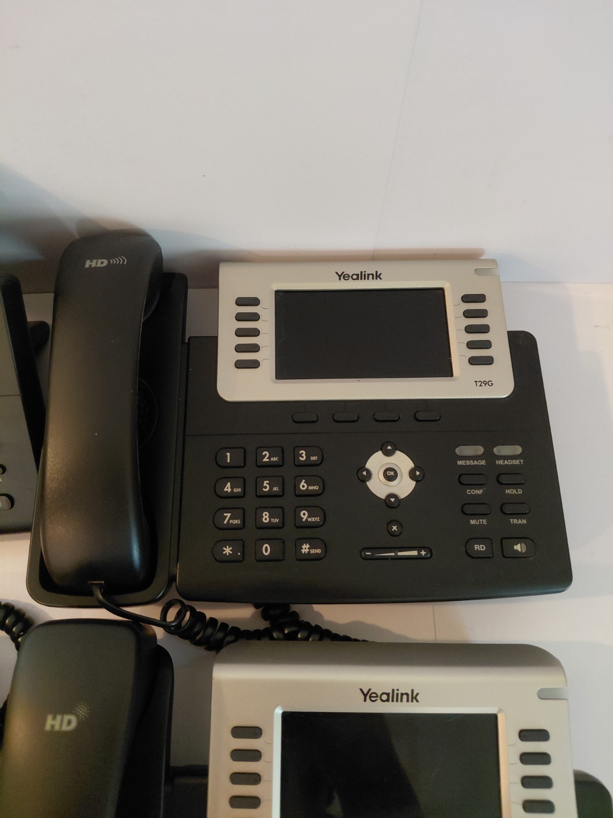 Lot of 4 Yealink Model SIP-T29G Gigabit IP Phones With Handsets & Power Tested