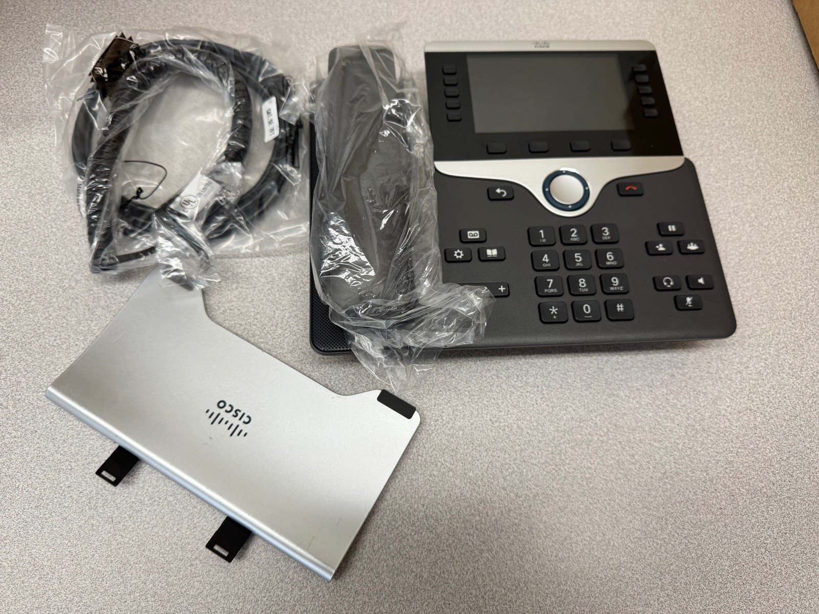 Cisco 8861 IP Phone CP-8861-K9= Cleaned and Tested w-New Cords Warranty