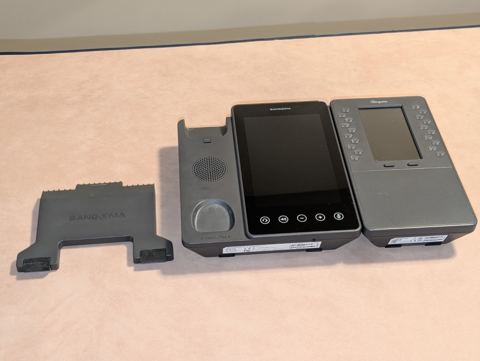 Sangoma P370 IP Phone – Executive 7″ Touchscreen VoIP Phone With Pm200 Module