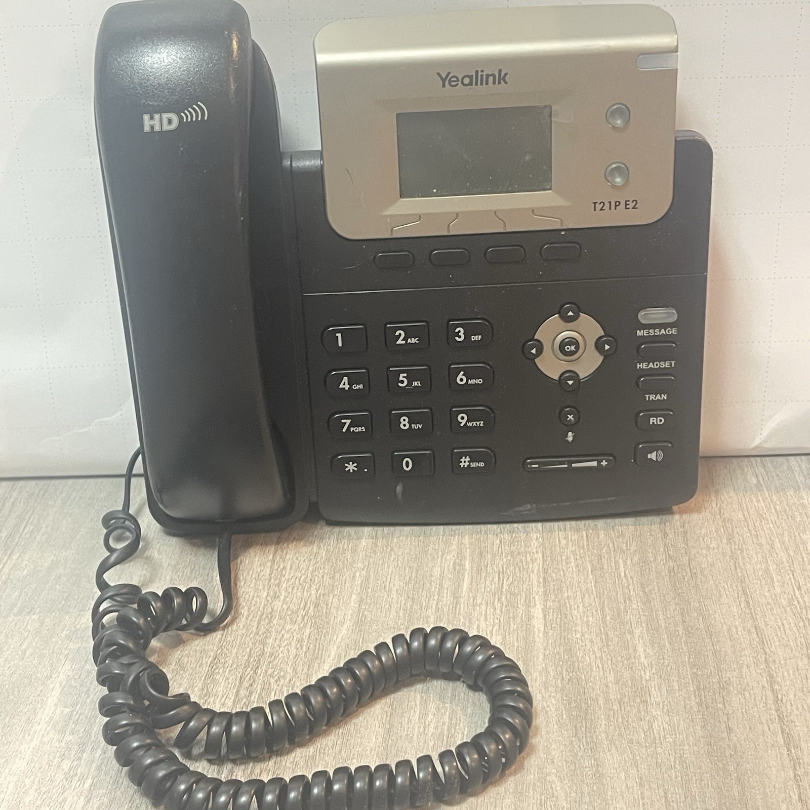 Yealink SIP-T21P E2 2-Line IP Phone PoE HD Voice Ethernet Black untested