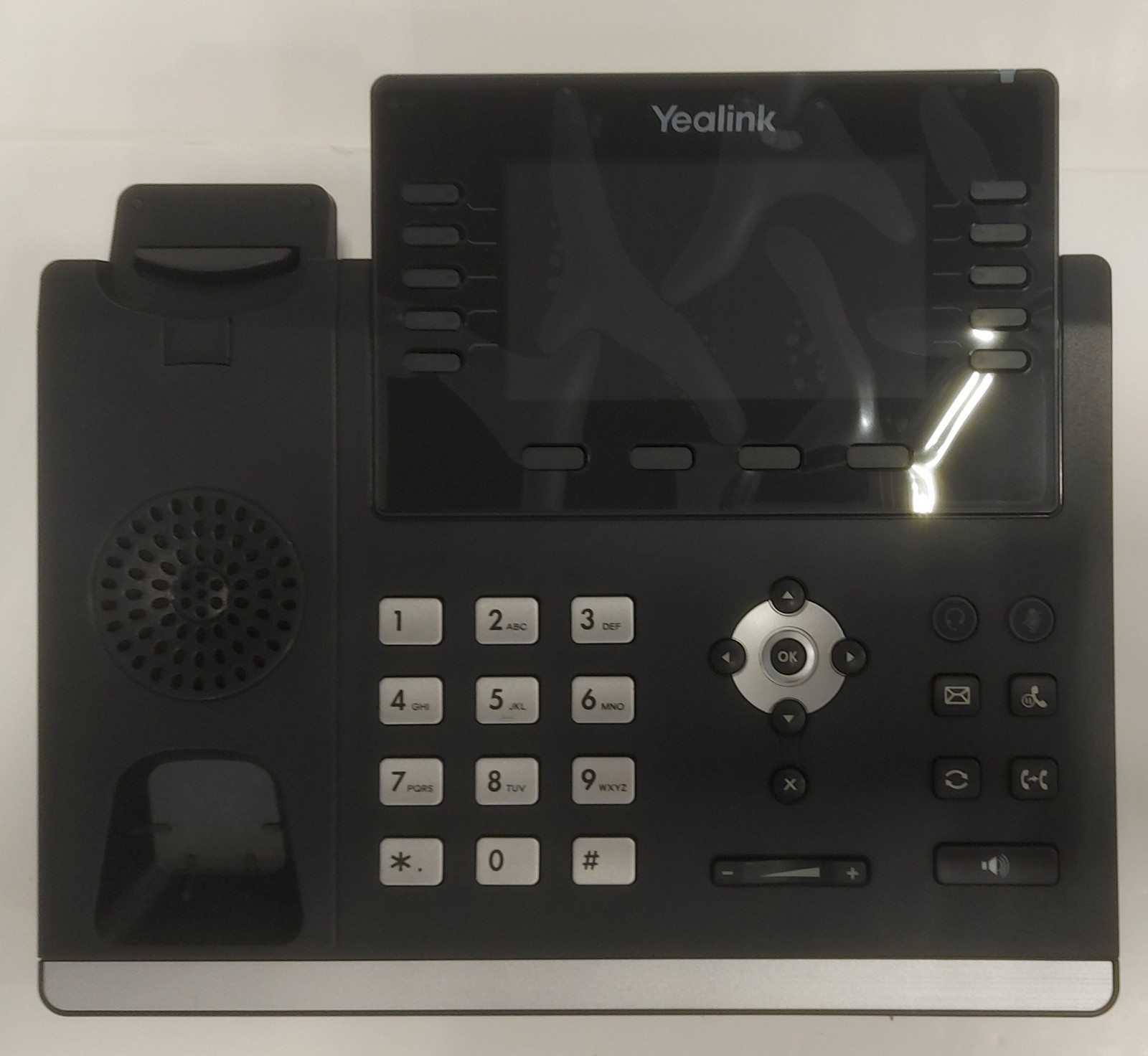 Yealink SIP-T46U Gigabit IP Business Phone 16 VoIP HD PoE Bluetooth 4.3″ LCD AA1