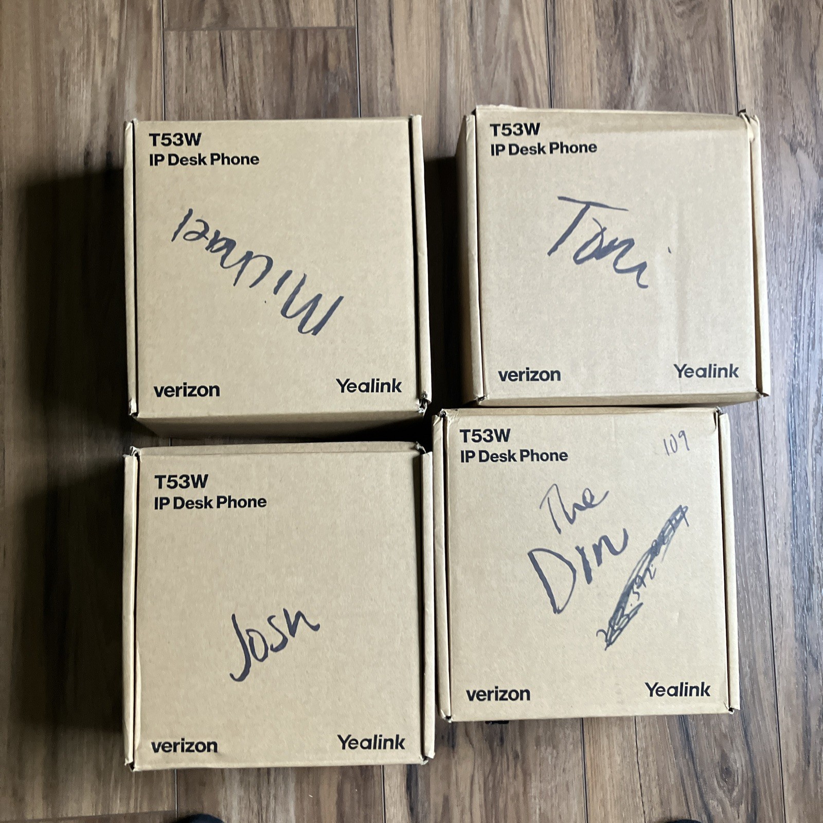 Yealink Verizon SIP-T53W Prime Business Phone Lot of 4 w/ Stands T53W