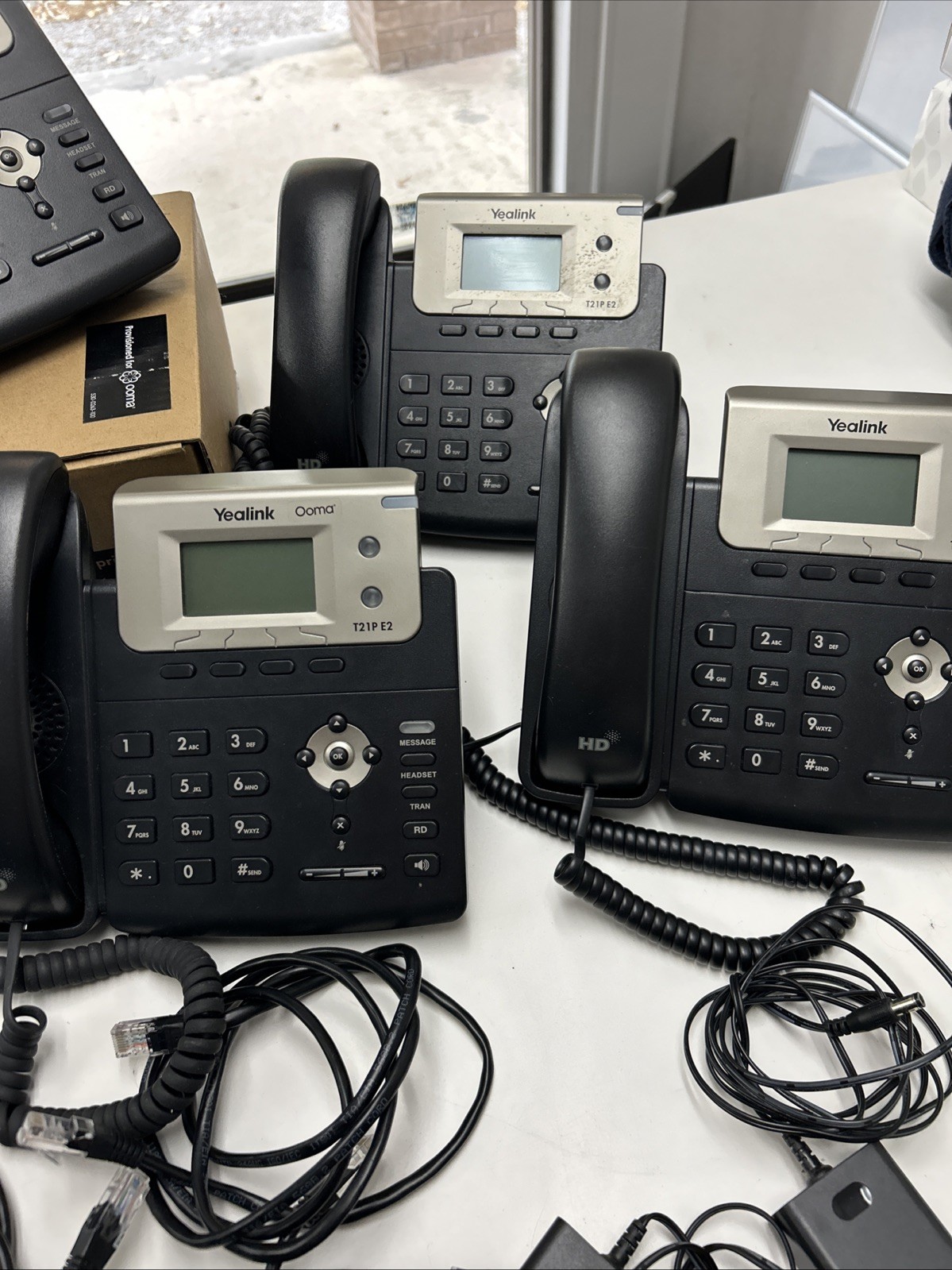 Set of 4 – Yealink SIP-T21P E2 IP Phone With Power Supply OOMA – WORKS