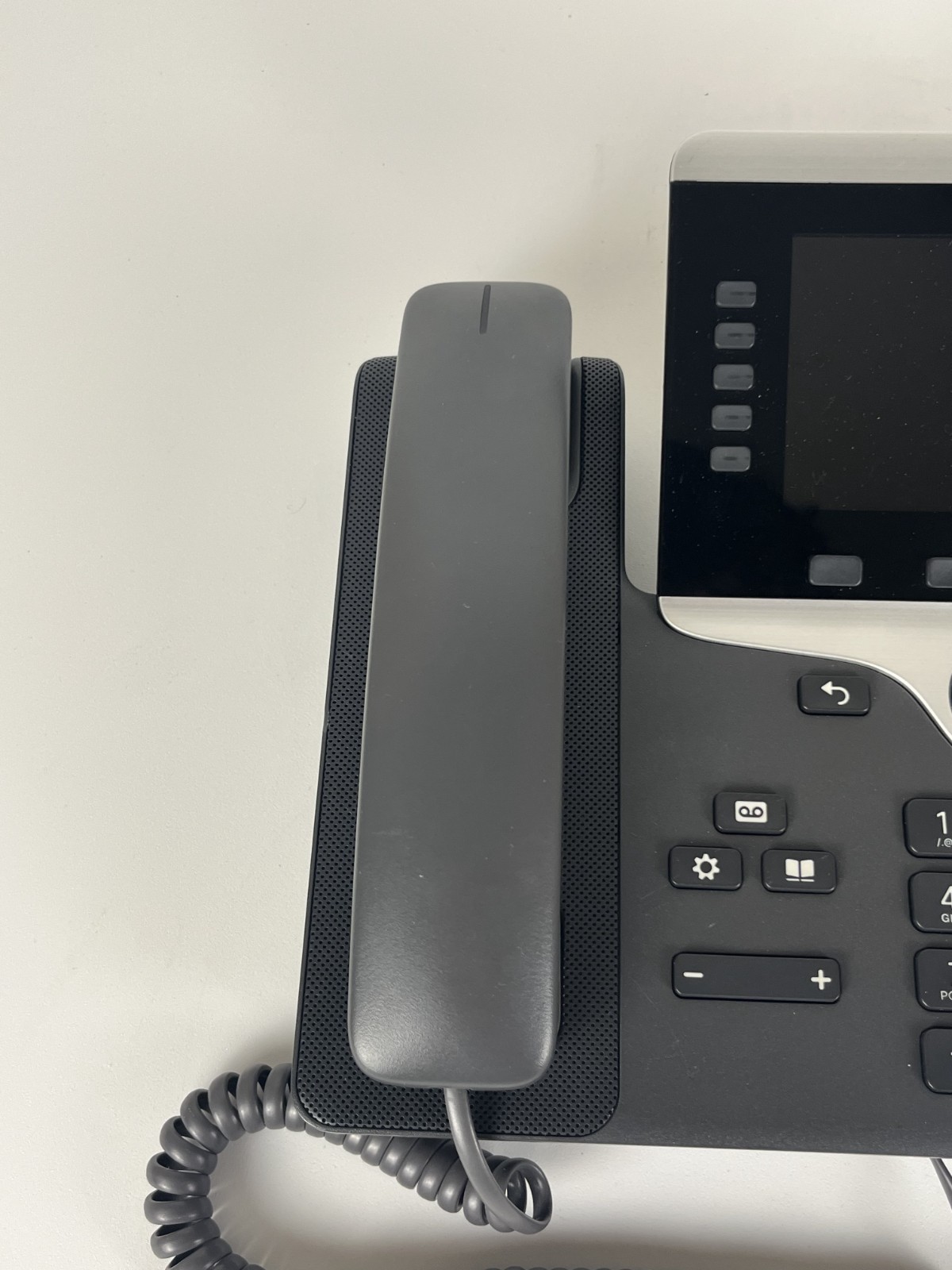 Cisco IP Desk Phone 8800 Series with Web Camera and PoE Model CP-8845-K9