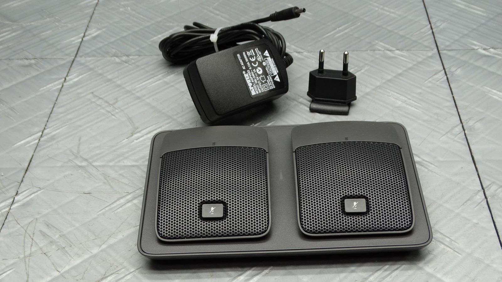 Cisco CP-8831-MIC-WRLS Wireless Microphone Kit w/ Charger