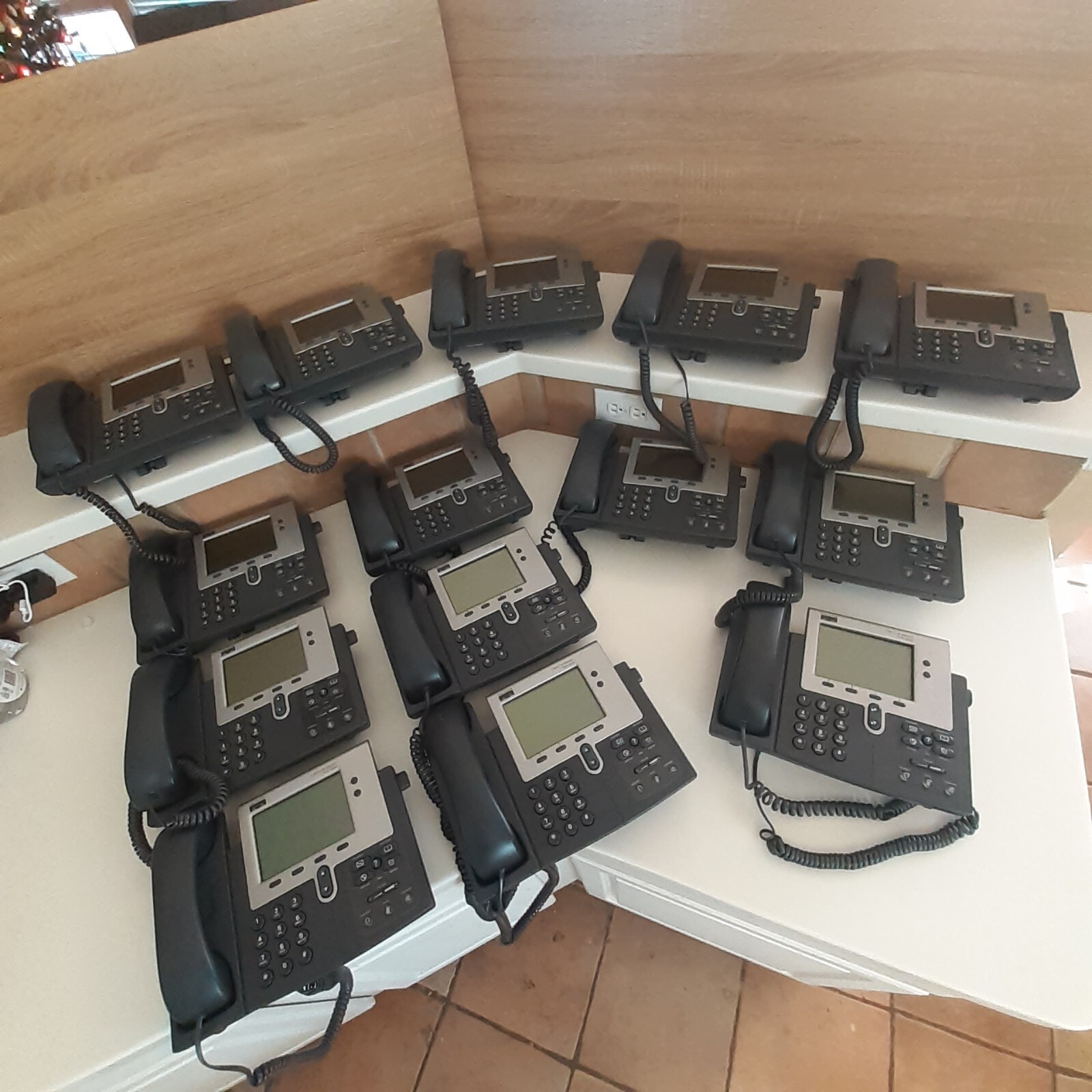 Cisco 7940 Series Unified IP VoIP Phones CP-7940 W/ Handset 14 (As is no Return)