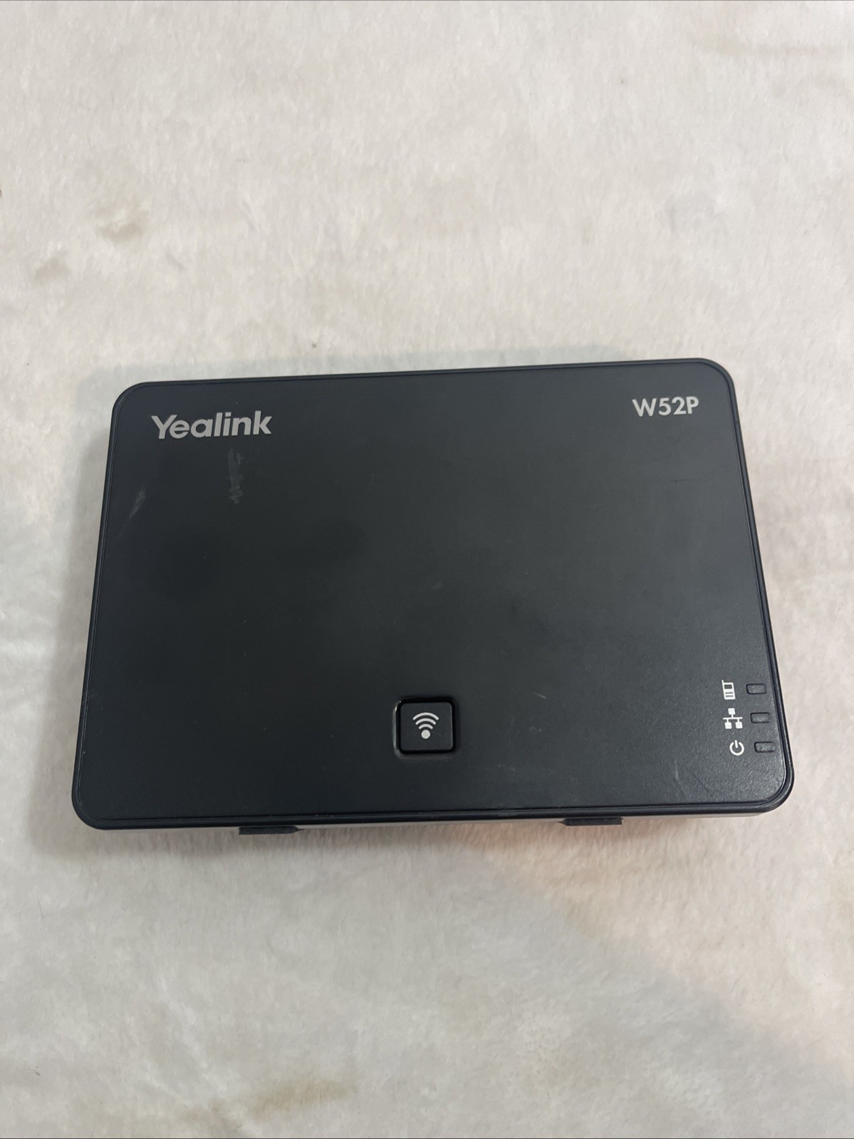 Yealink W52P SIP DECT Cordless IP Phone System w Base Station, Handset & Power
