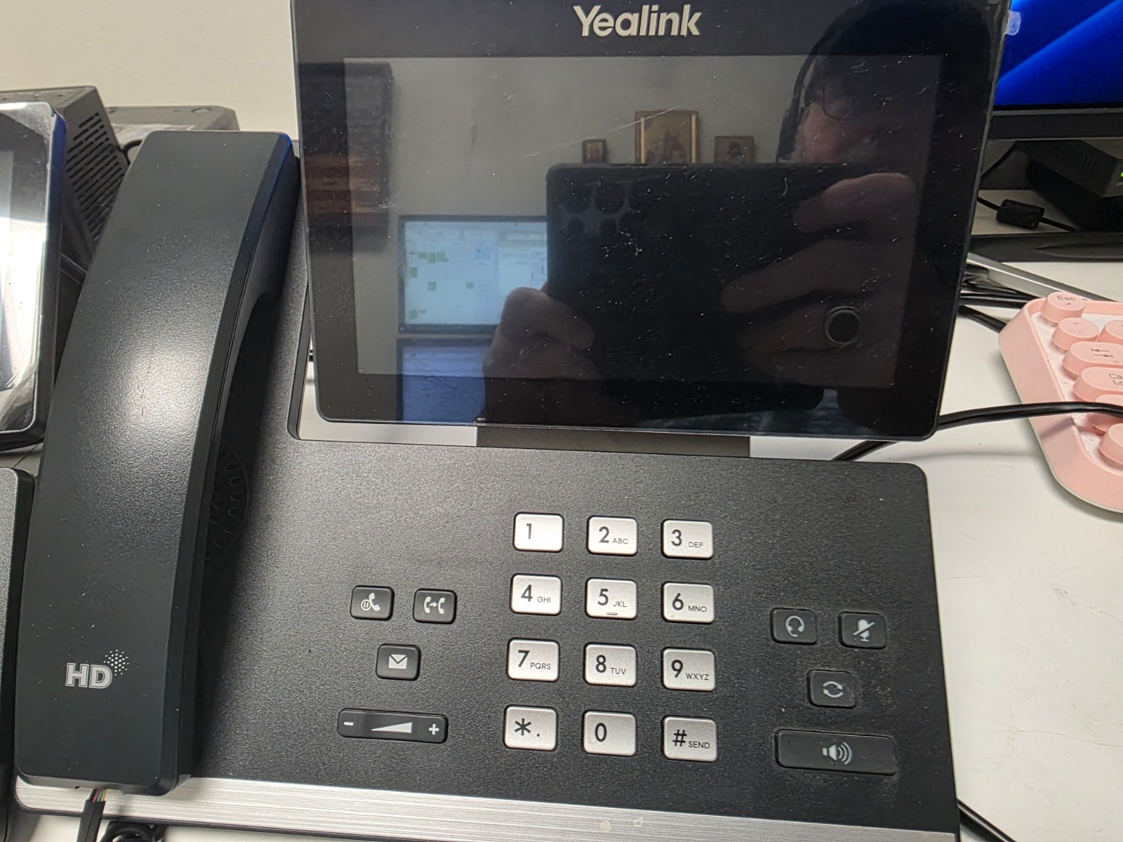 YeaLink SIP-T57W IP PoE Phone, Touch Screen, Tested w/ Stand, Verizon Specific