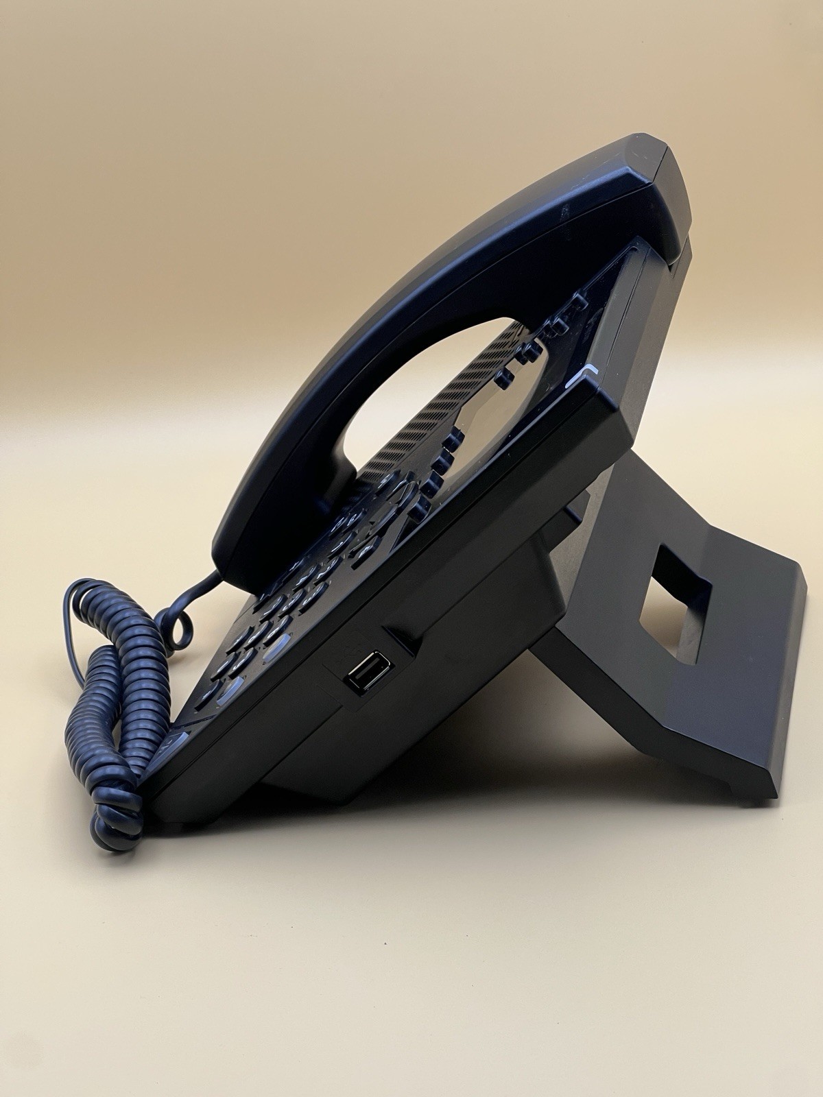 Polycom VVX 350 Phone – Microban – Corded – Desktop-Wall Mountable-Black Good 😊
