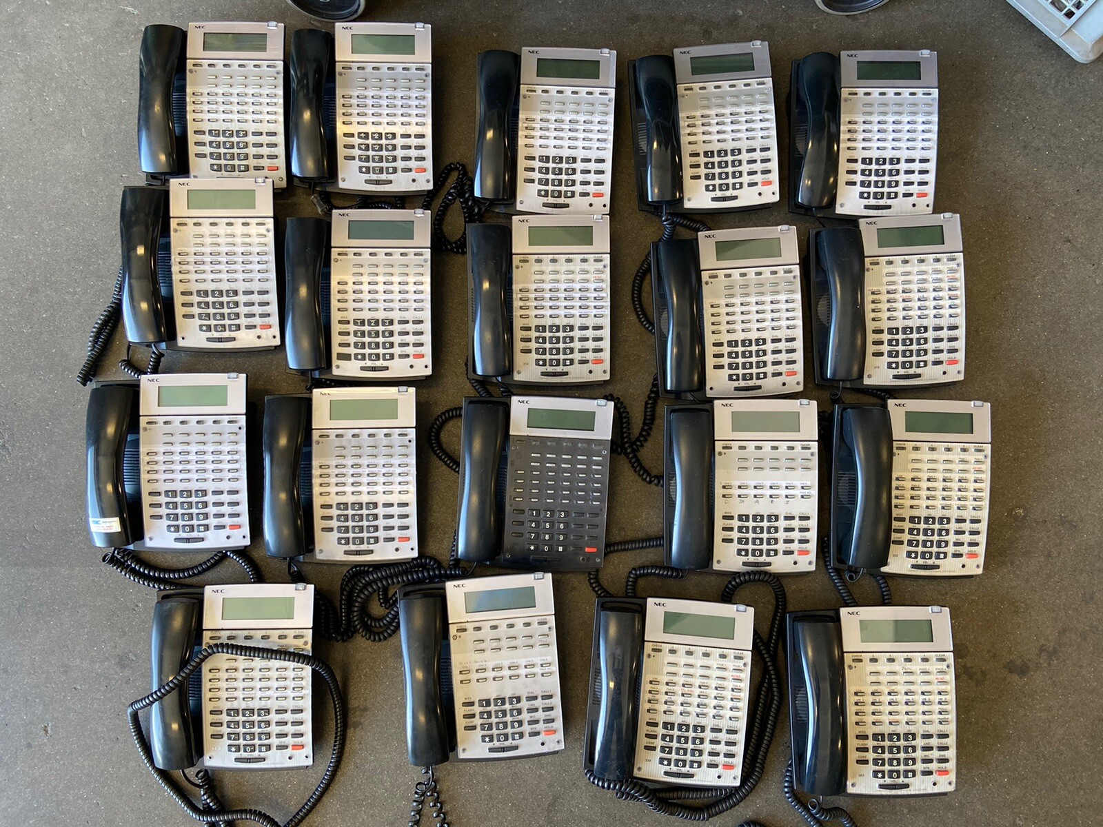 Nec Aspire Business Phone System 19 Phones Complete Working System IP1NA-KSU-S1