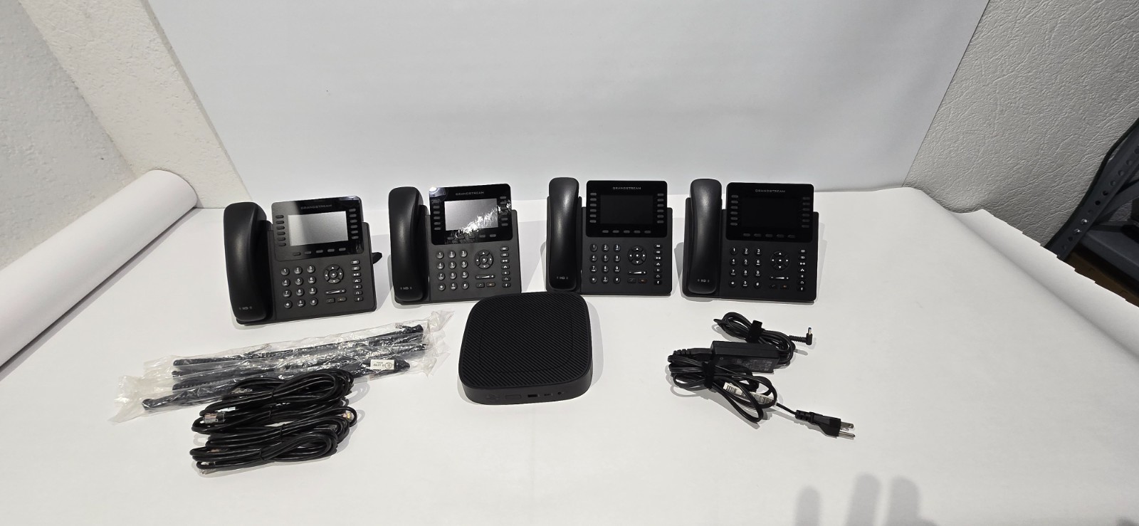 FreePBX + (4) GrandStream GXP2170 Phone Full System Bundle for VoIP