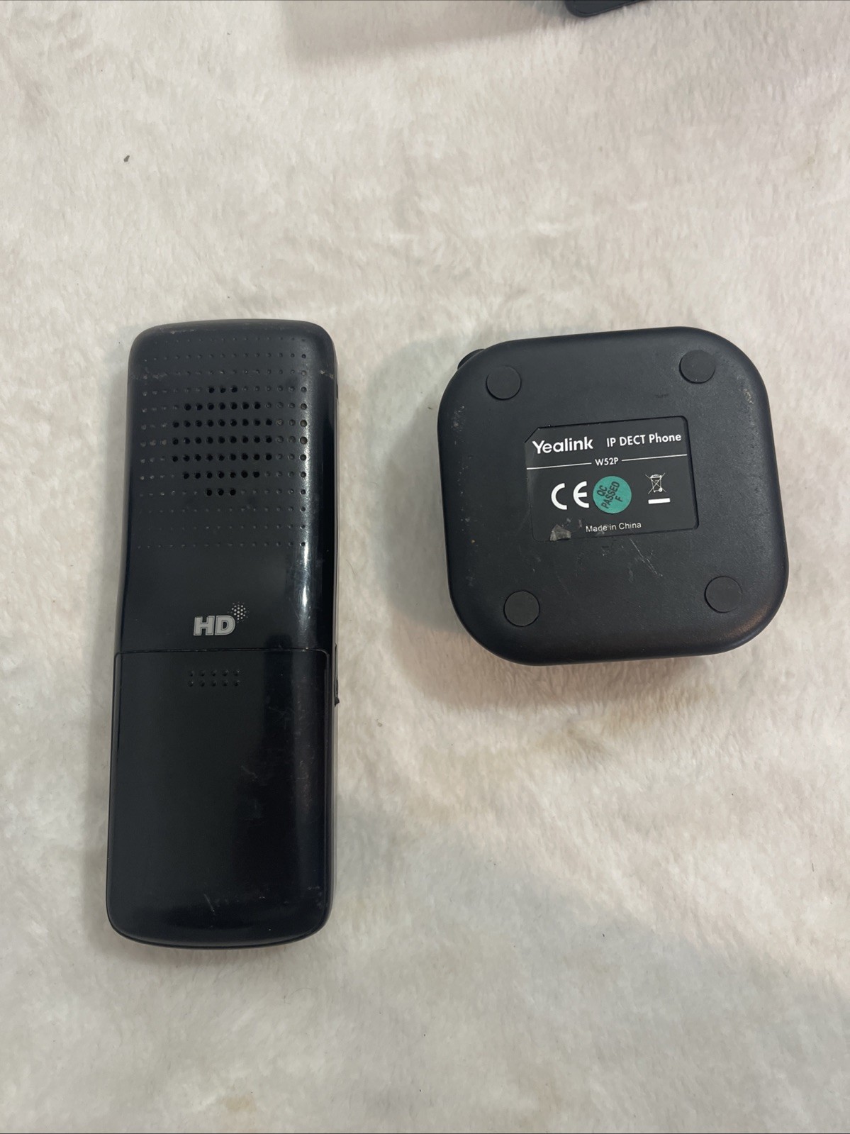 Yealink W52P SIP DECT Cordless IP Phone System w Base Station, Handset & Power