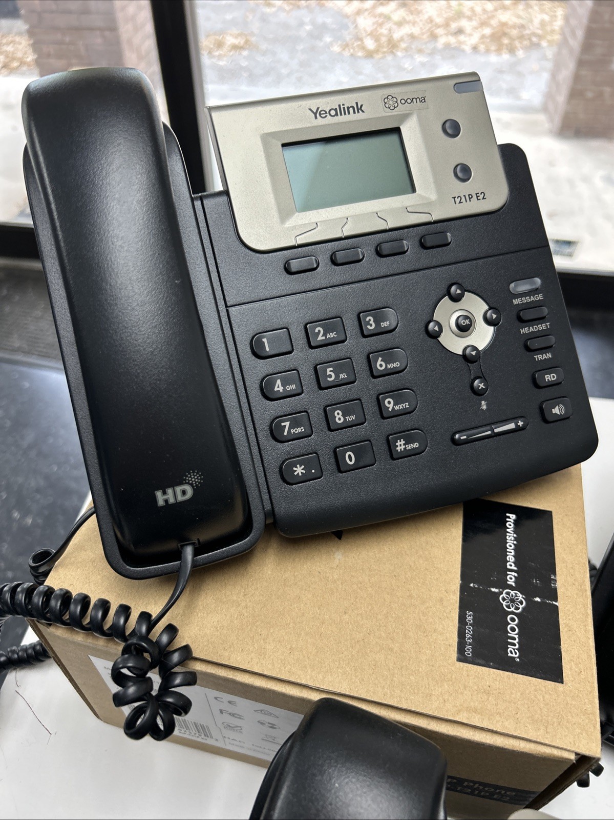 Set of 4 – Yealink SIP-T21P E2 IP Phone With Power Supply OOMA – WORKS