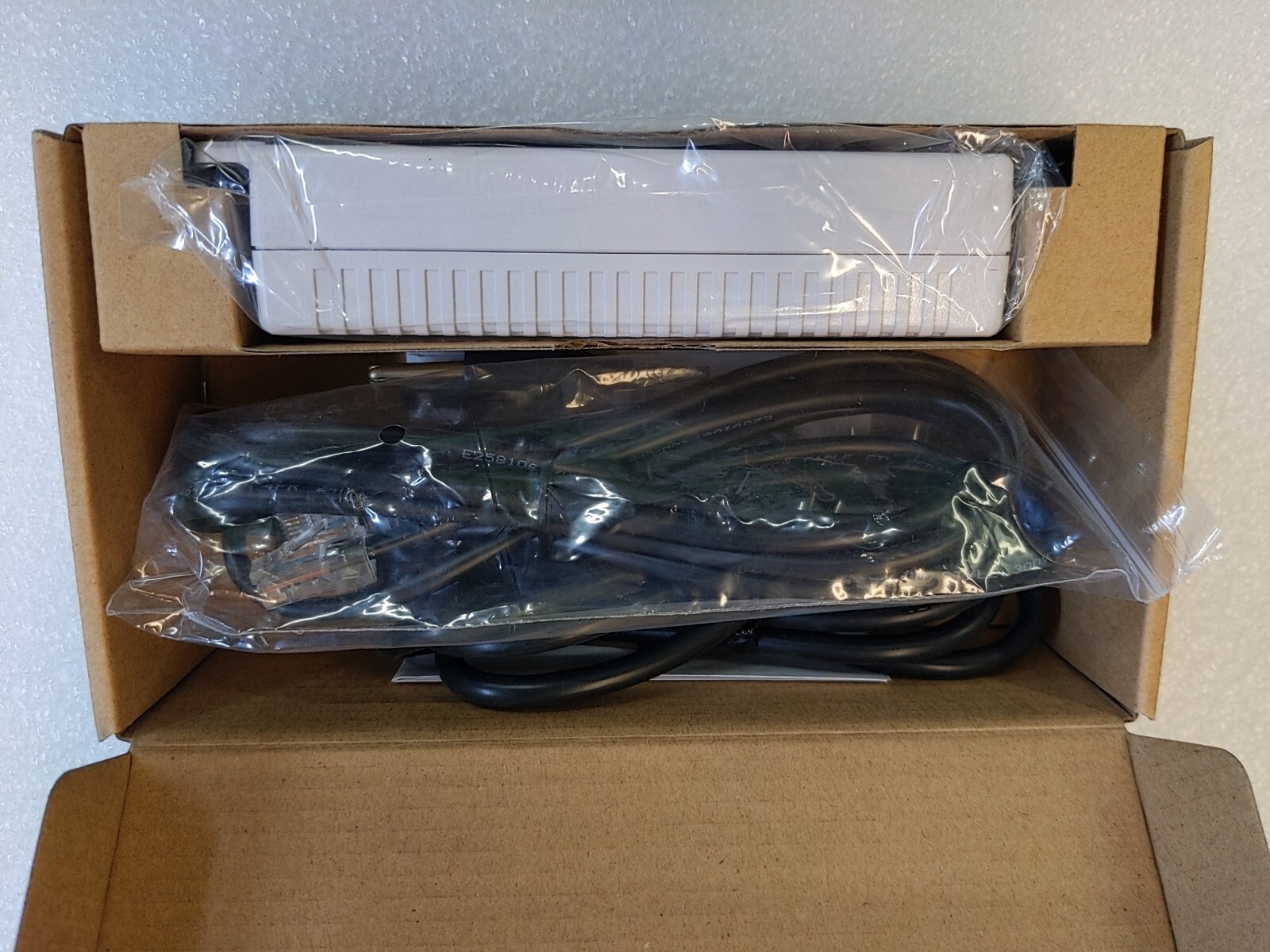 Grandstream GXP2135 IP Phone 8-Line Enterprise VoIP + Gigabit POE Adapter Power