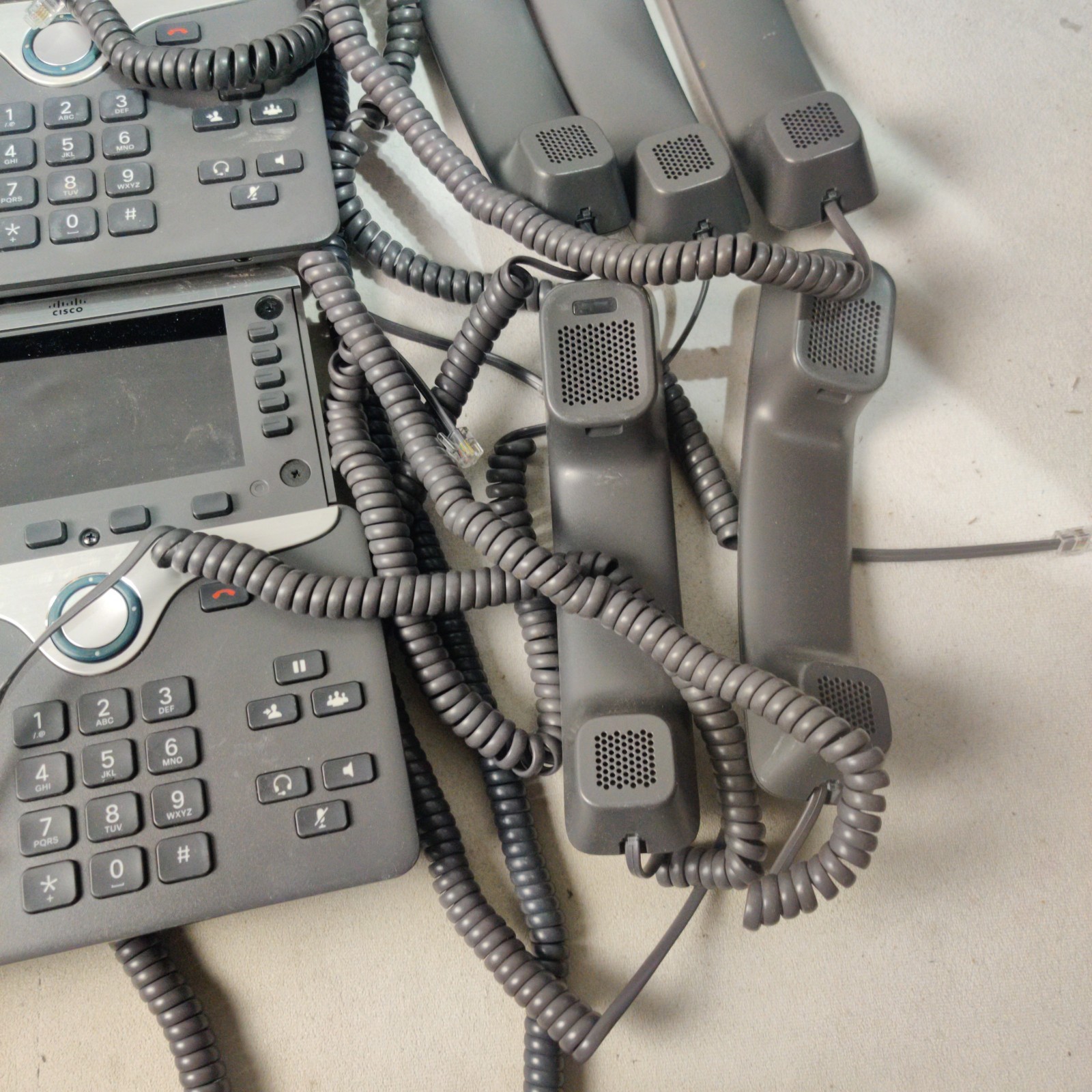 6x CISCO 8811 CP-8811-K9 V11 IP BUSINESS PHONES With 8 Extra Handsets No Stands