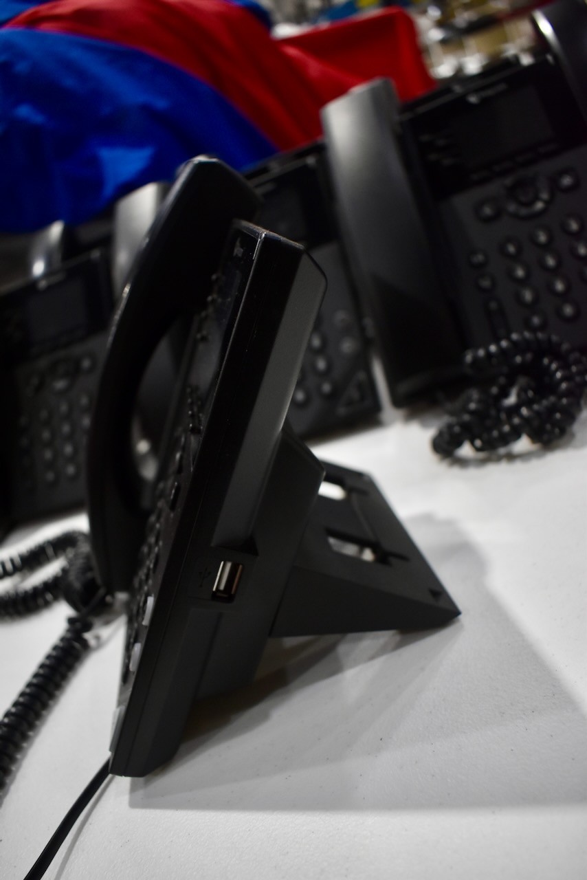 POLYCOM VVX 250 Desktop VoIP Phone w/Handset Stand AC Adapter 2200-48820-001