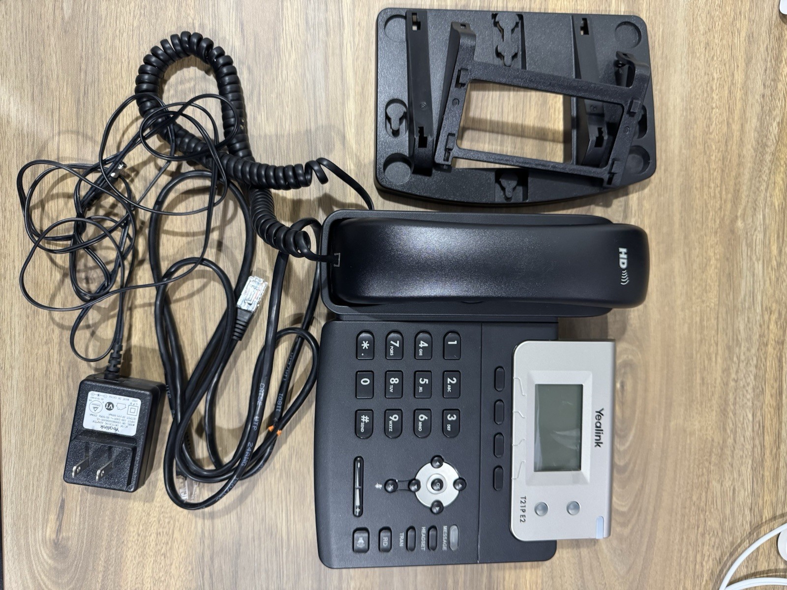 Yealink SIP-T21P E2 IP Business VOIP Phone with Stand Clean!
