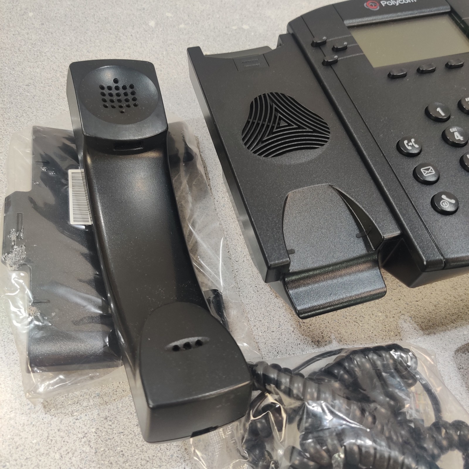 Used – POLYCOM VVX 311 DESKTOP PHONE 2200-48350-001 – Complete – Near Mint Cond.