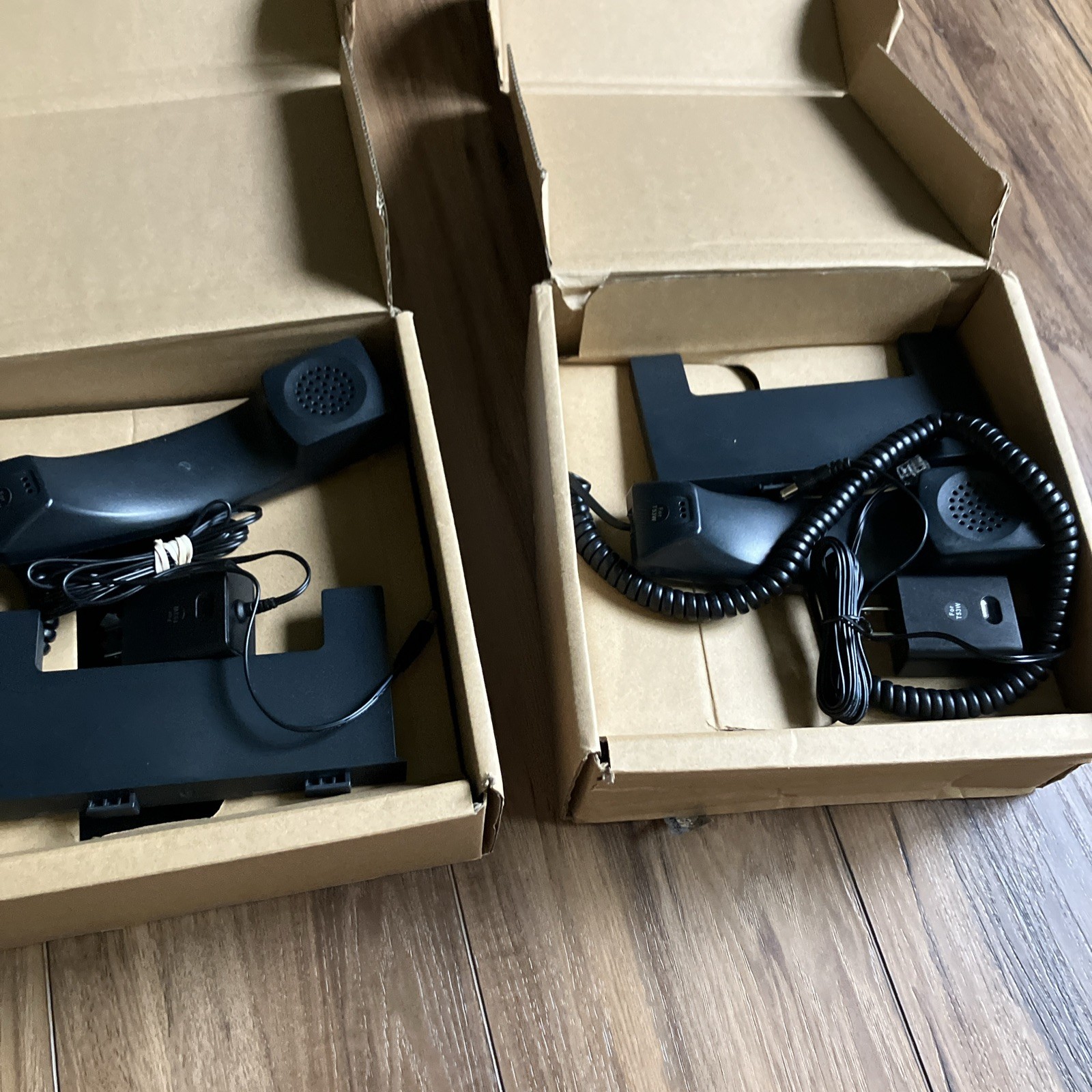 Yealink Verizon SIP-T53W Prime Business Phone Lot of 4 w/ Stands T53W