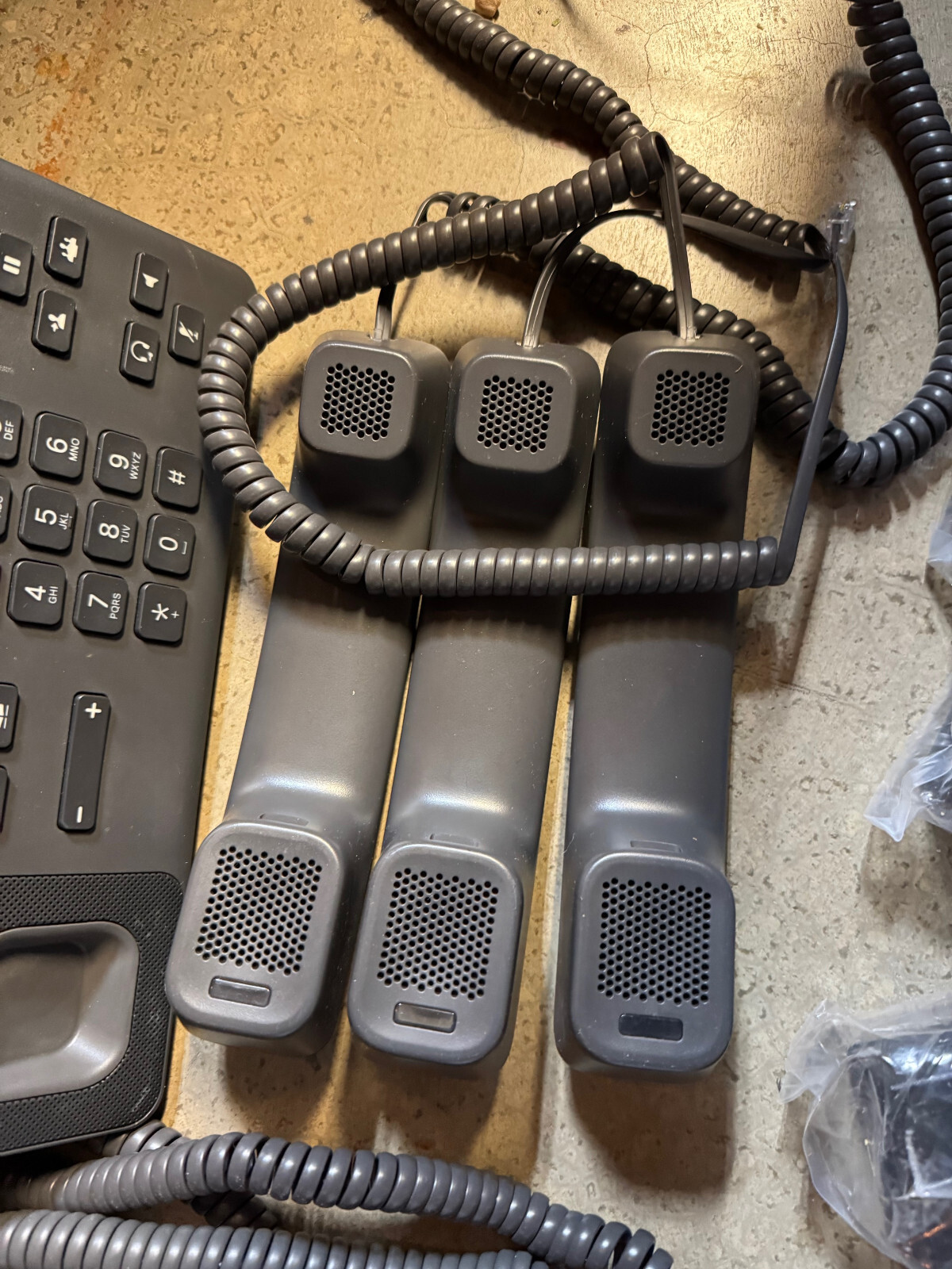 *READ* Lot of 7x Cisco 8841 – 10x handset, 6x stand, 5x psu CP-8841-K9