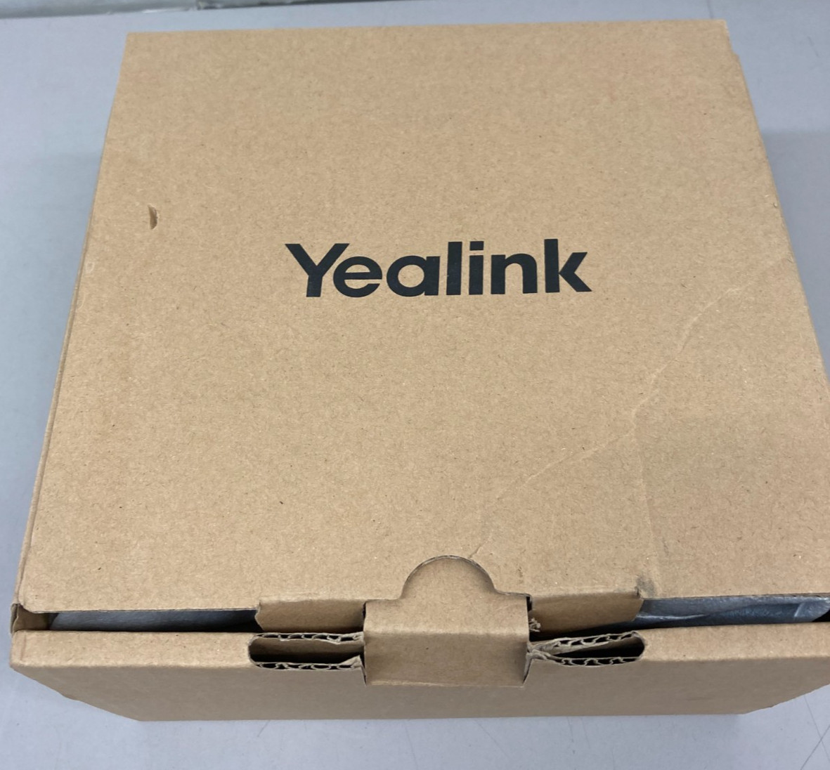 Yealink Phone SIP-T21P E2 PoE Entry-level VoIP 2 Lines, HD Voice, LCD – NEW