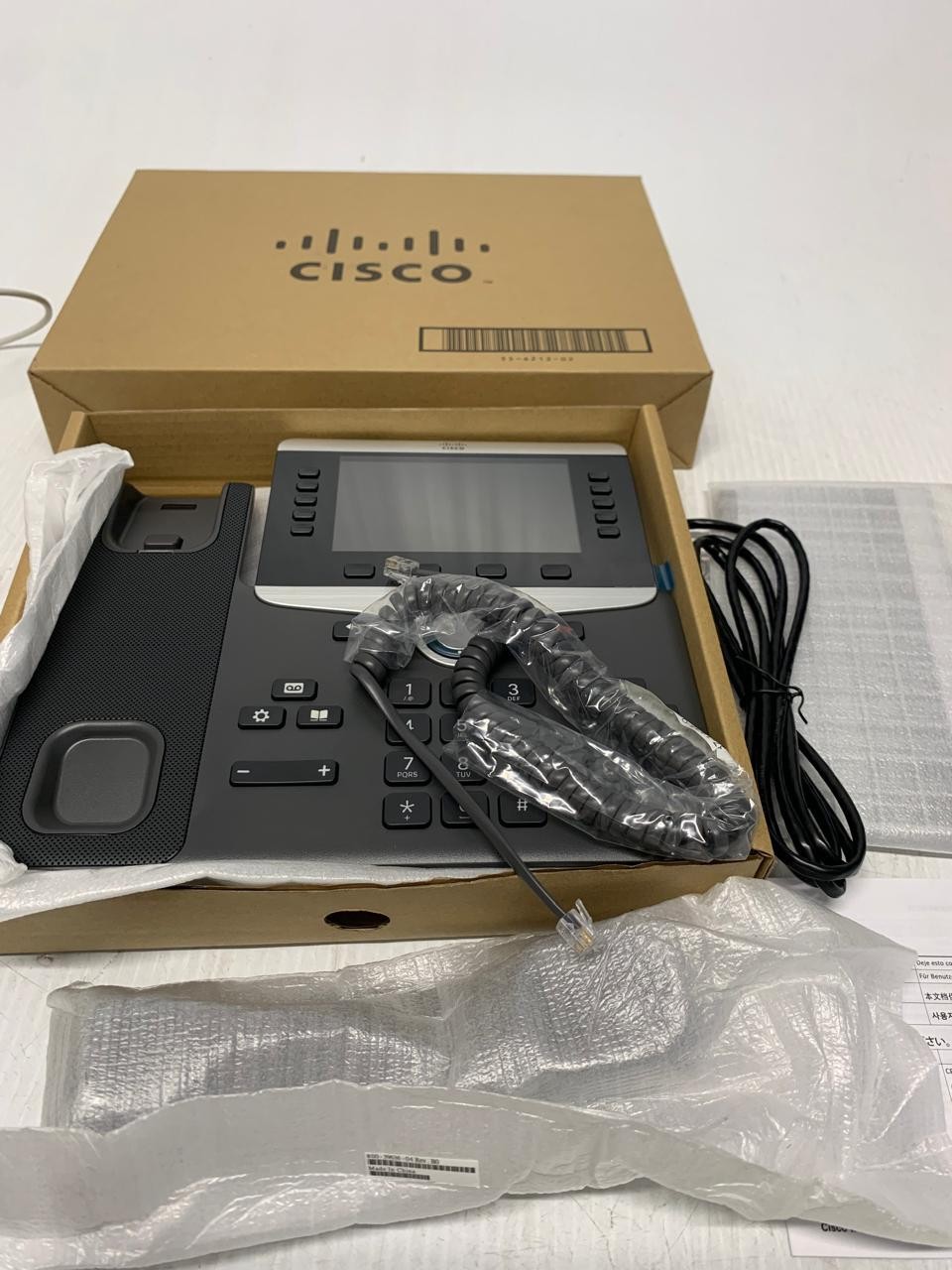 Cisco CP-8811 CP-8811-K9 IP Office Phone With Cord Handset & Stand OPEN BOX