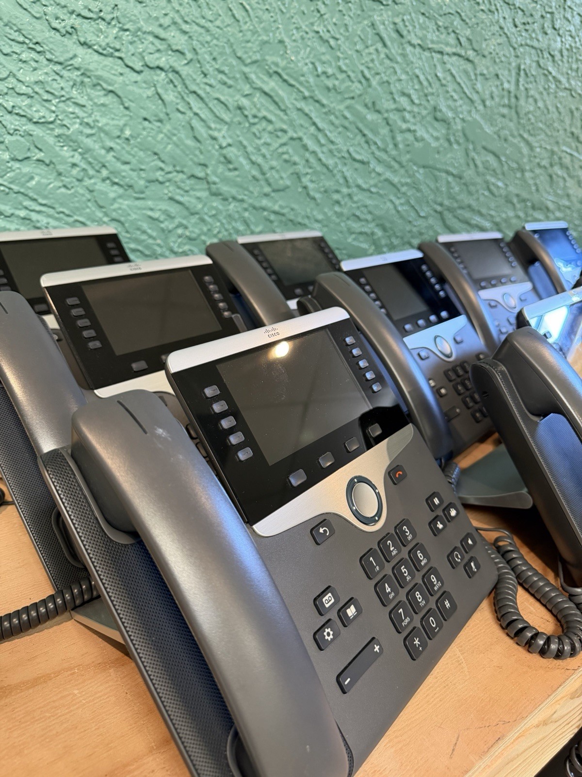 LOT of 10 Cisco CP-8811 CP-8811-K9 IP Office Phone w Cord Handset CP8851 CP-8851